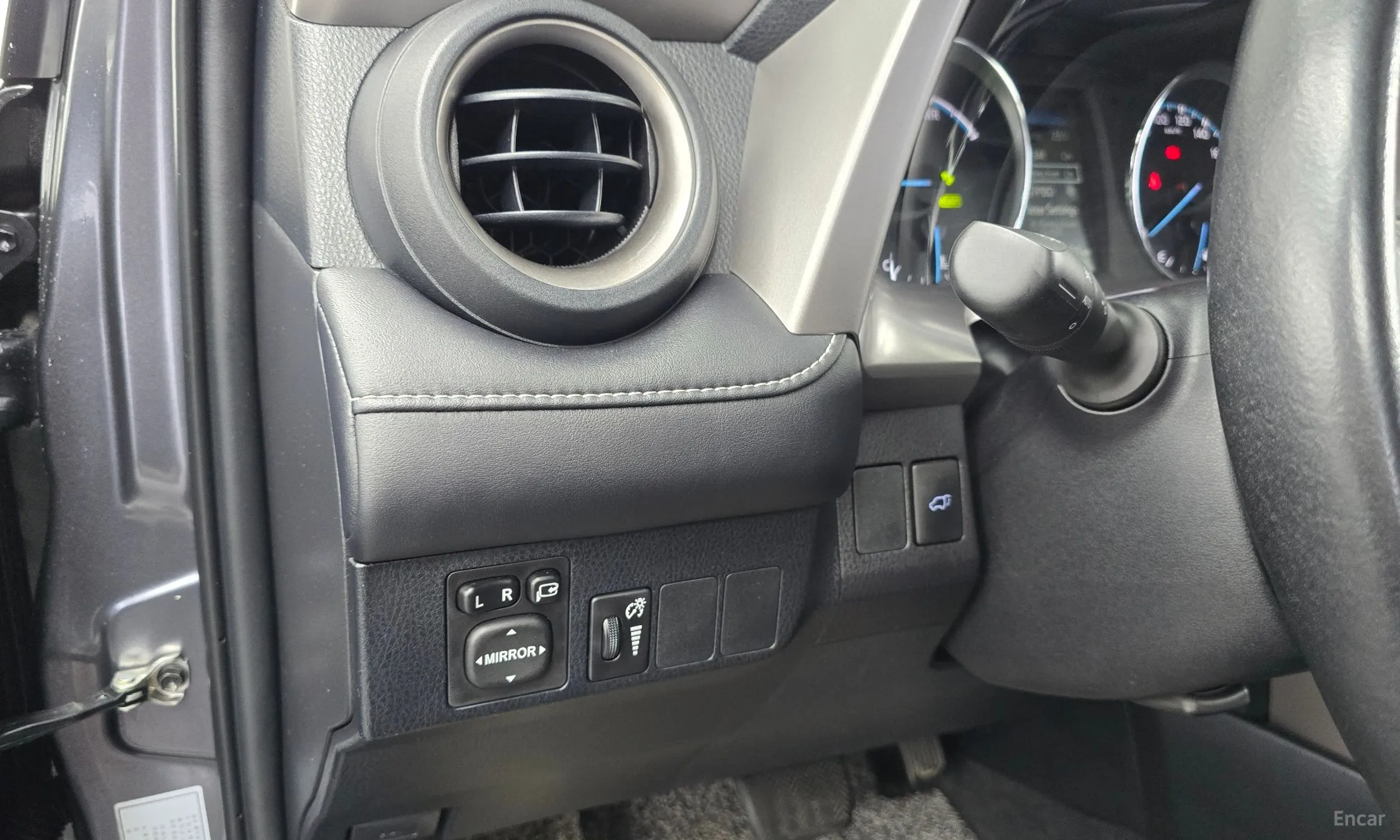 Toyota RAV4 превью 16