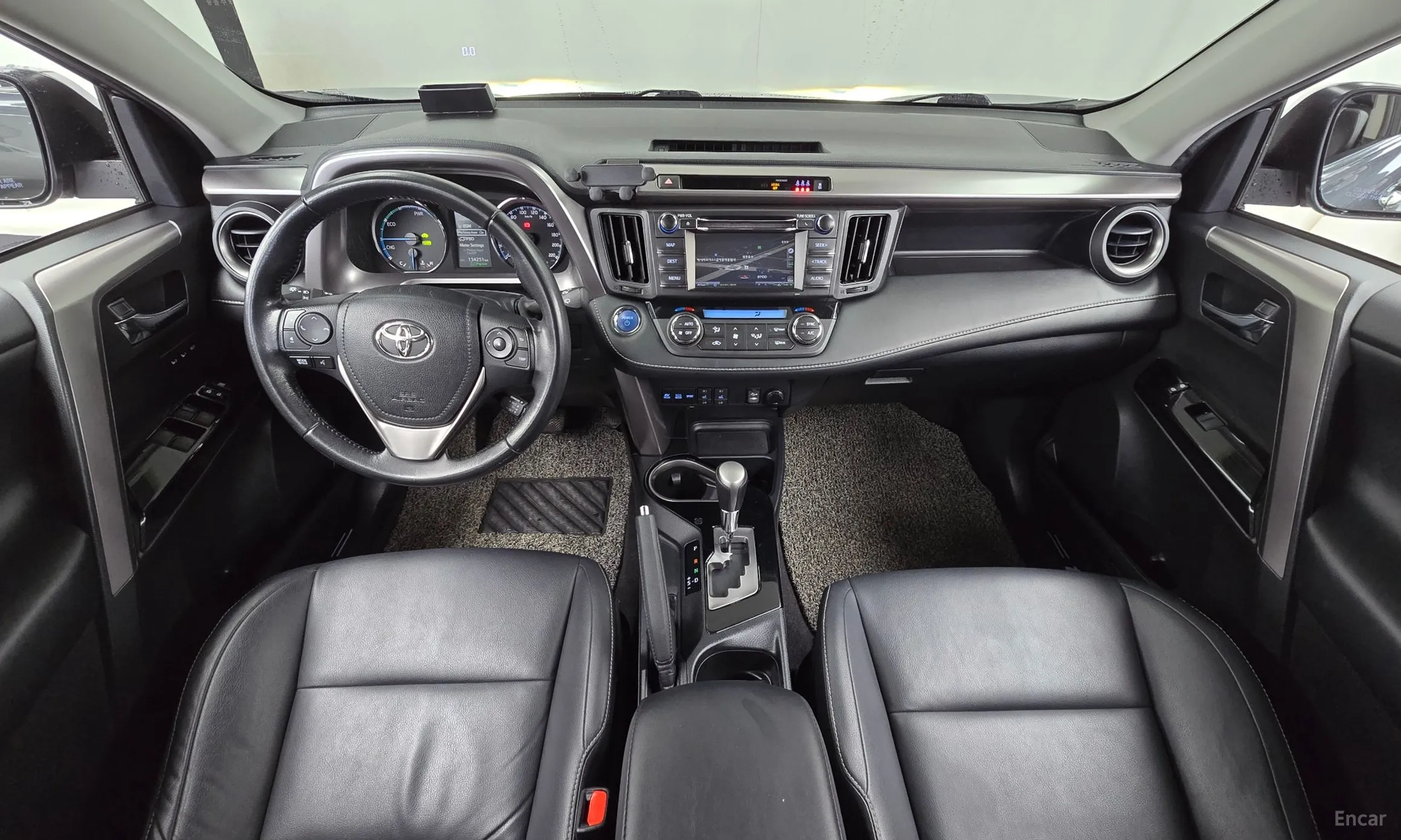 Toyota RAV4 превью 7