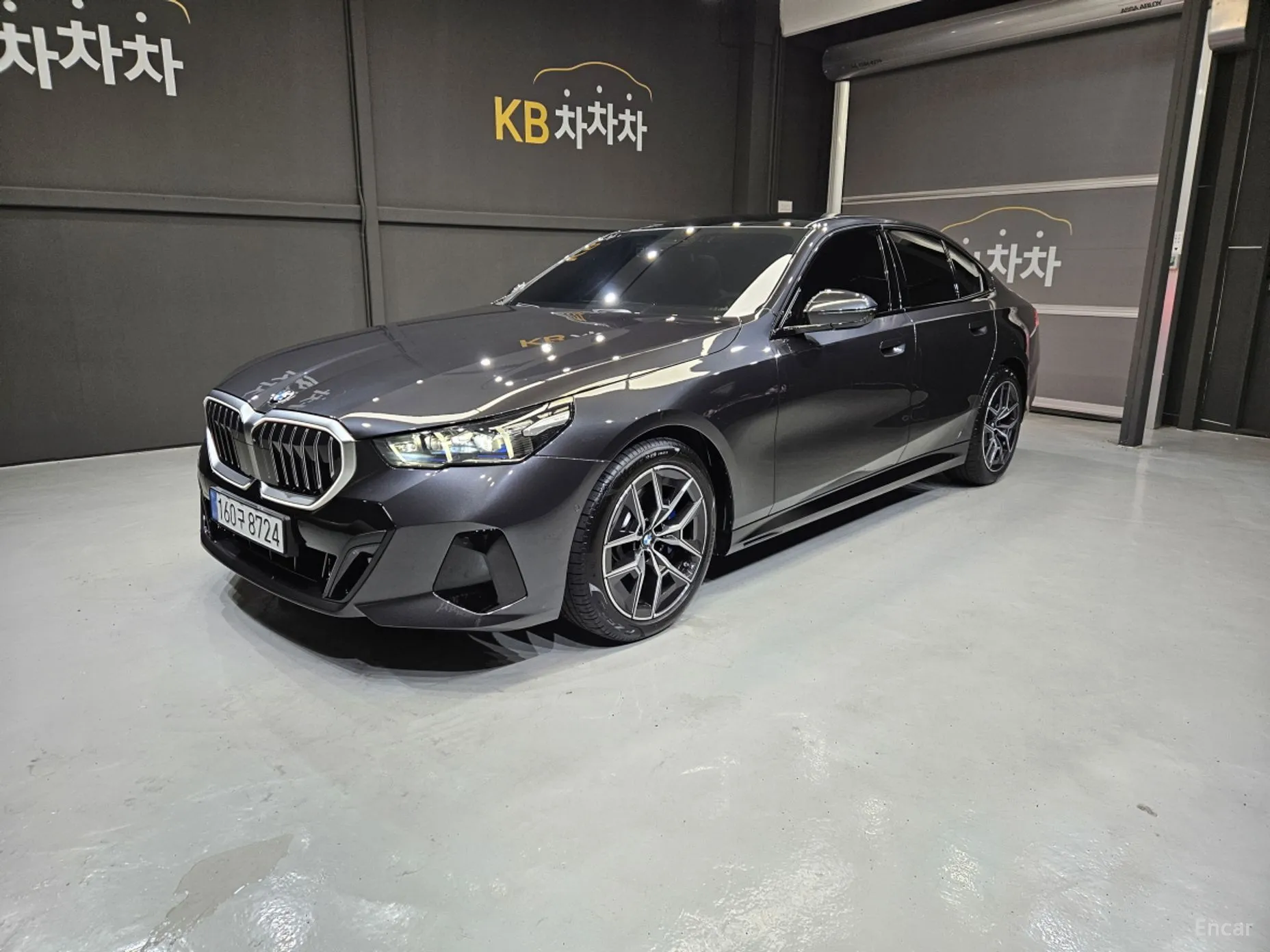 BMW 5 Series (G60)