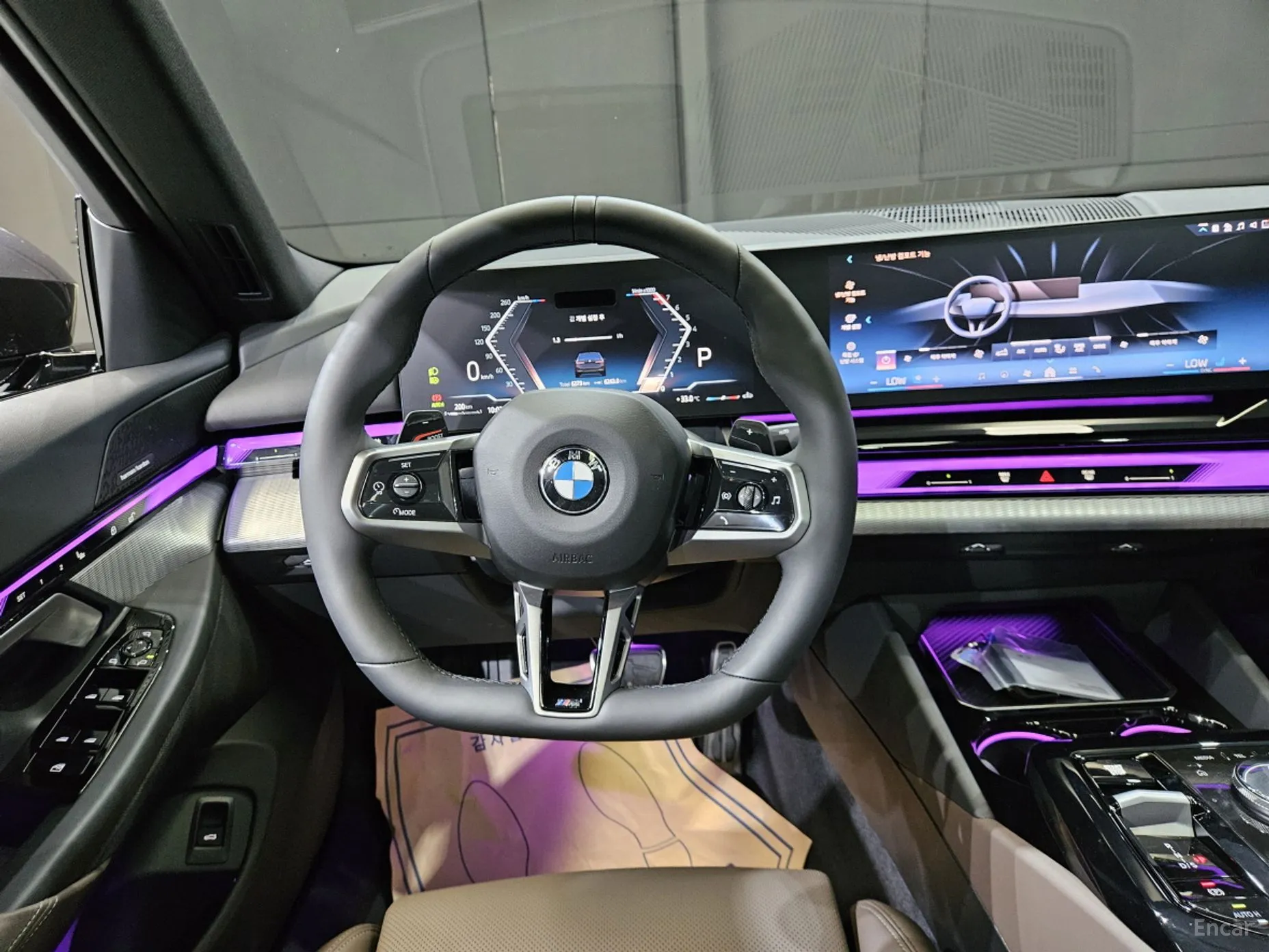 BMW 5 Series (G60) превью 12