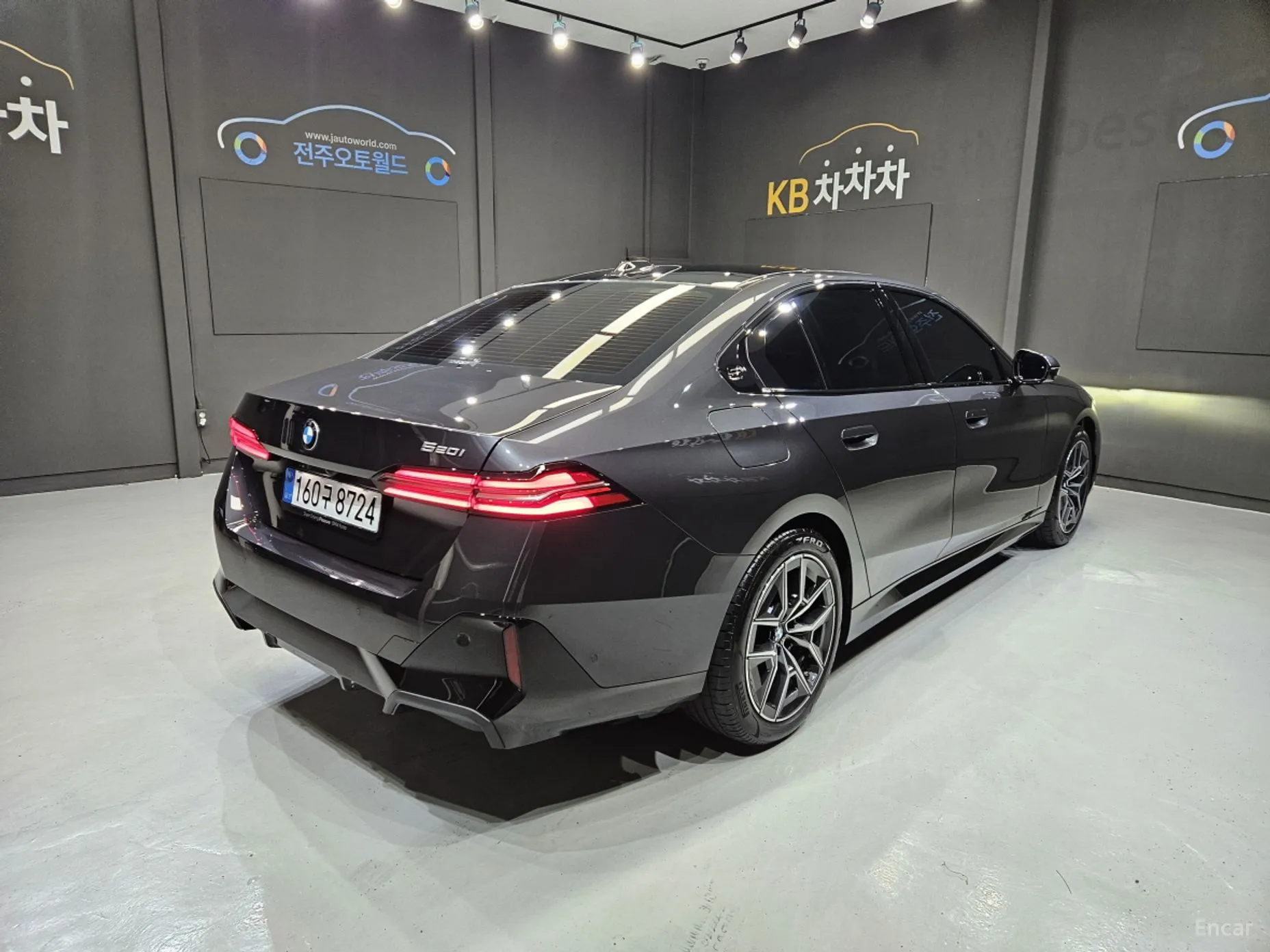BMW 5 Series (G60)
