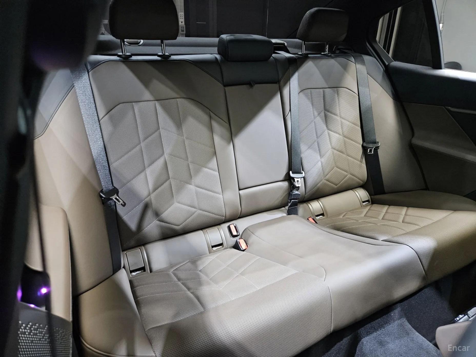 BMW 5 Series (G60) превью 19