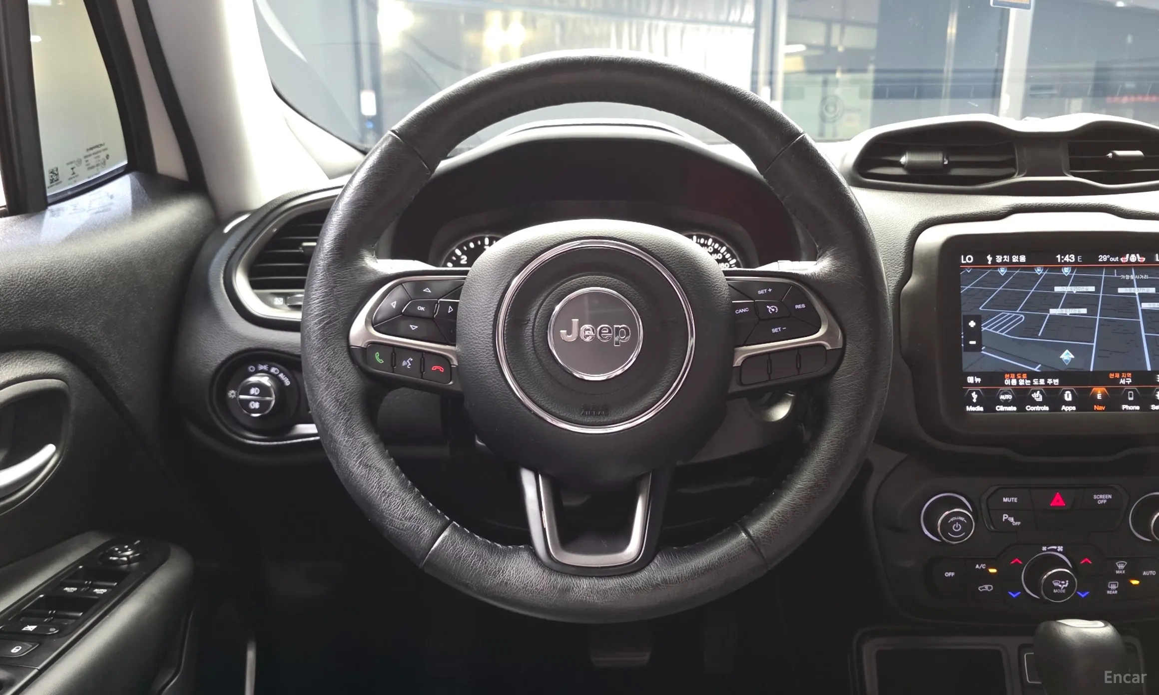 Jeep Renegade превью 13