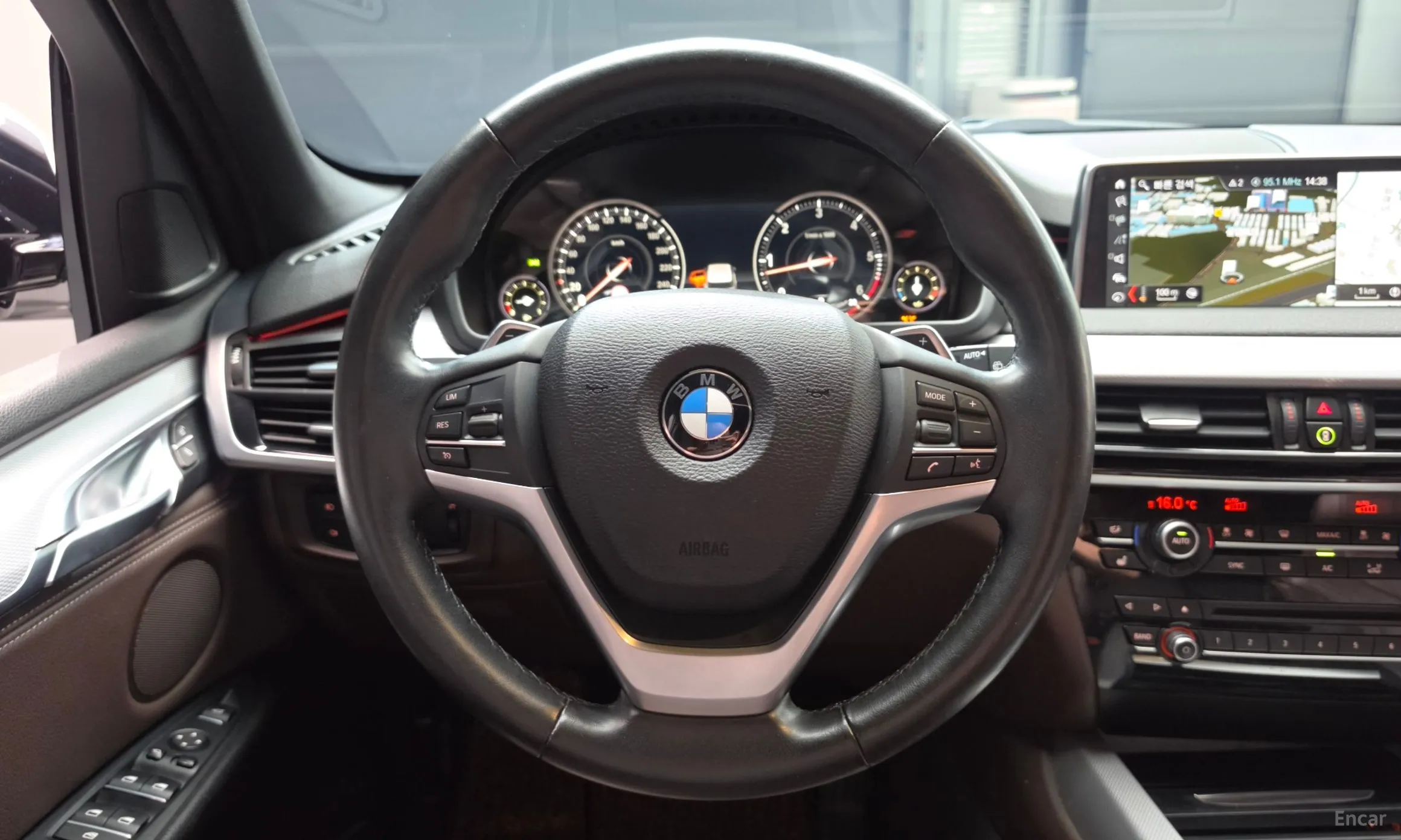 BMW X5 (F15) превью 13