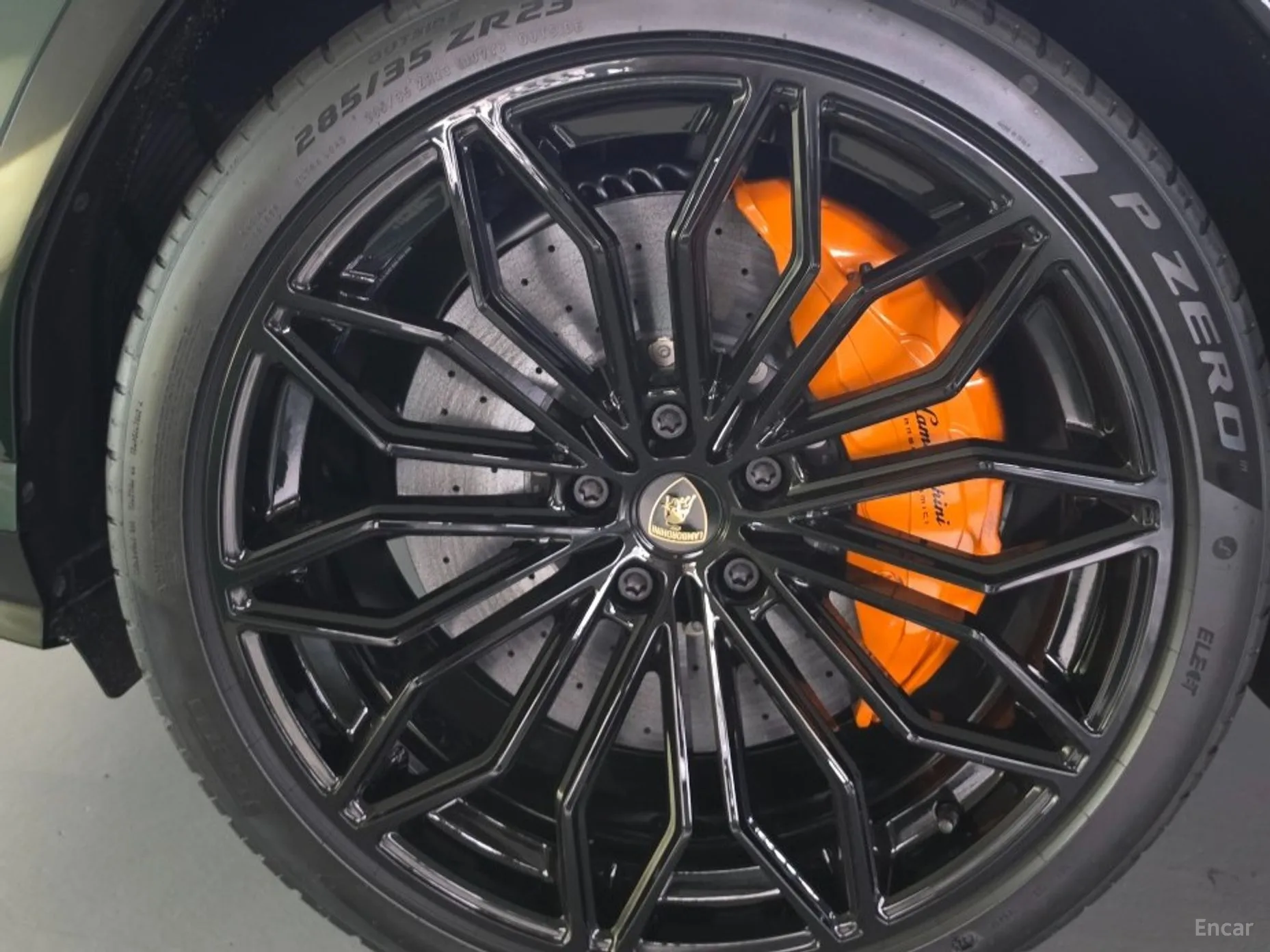 Lamborghini Urus превью 5