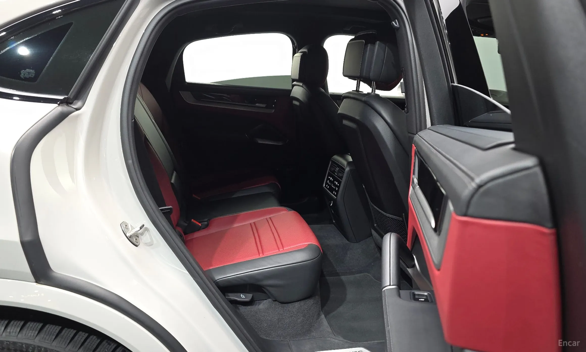 Porsche Cayenne (PO536) превью 12