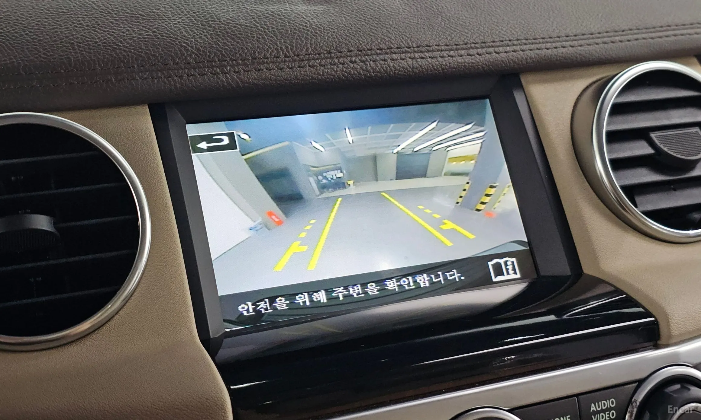 Land Rover Discovery 4 превью 14
