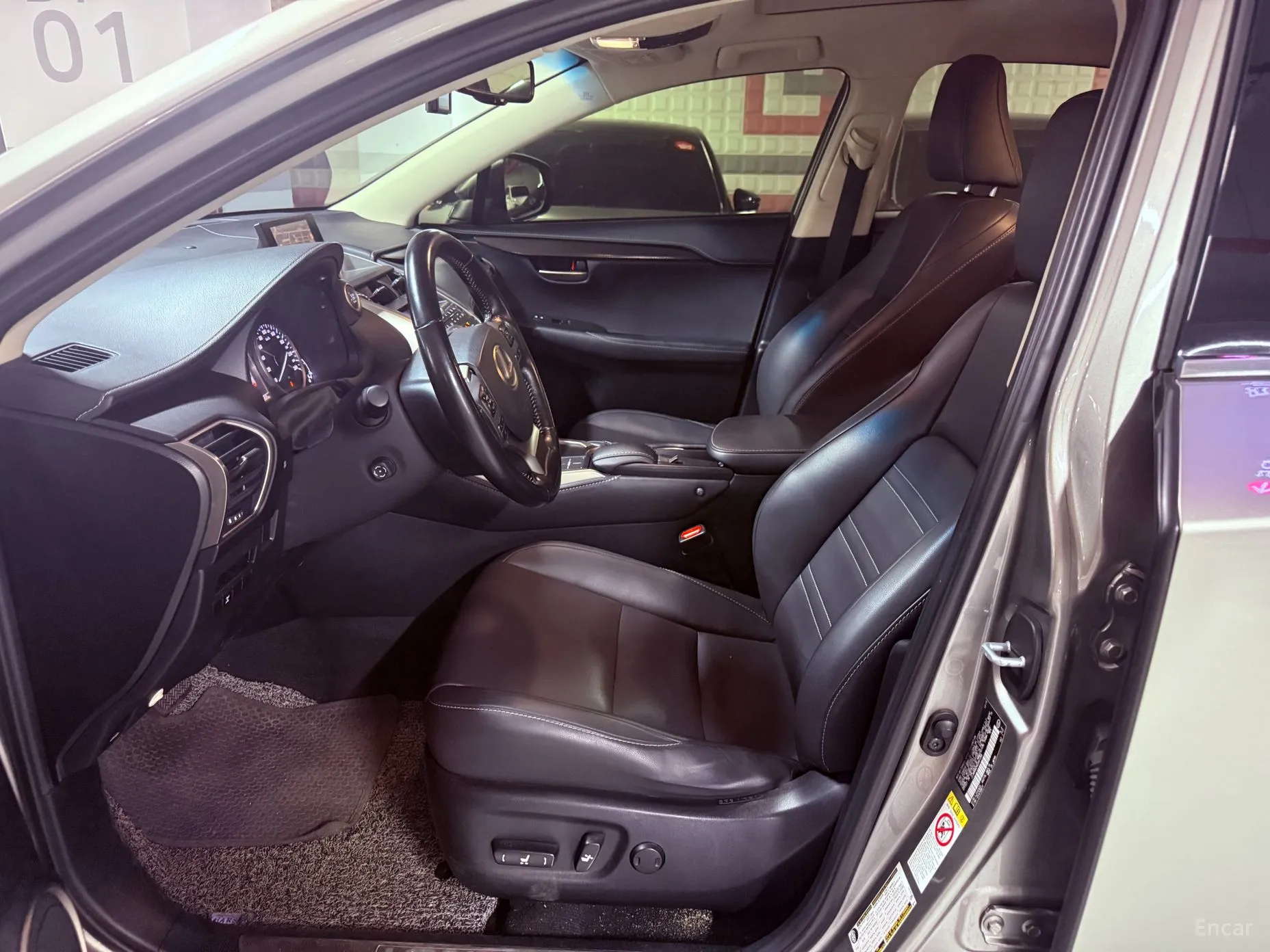 Lexus NX200t превью 7