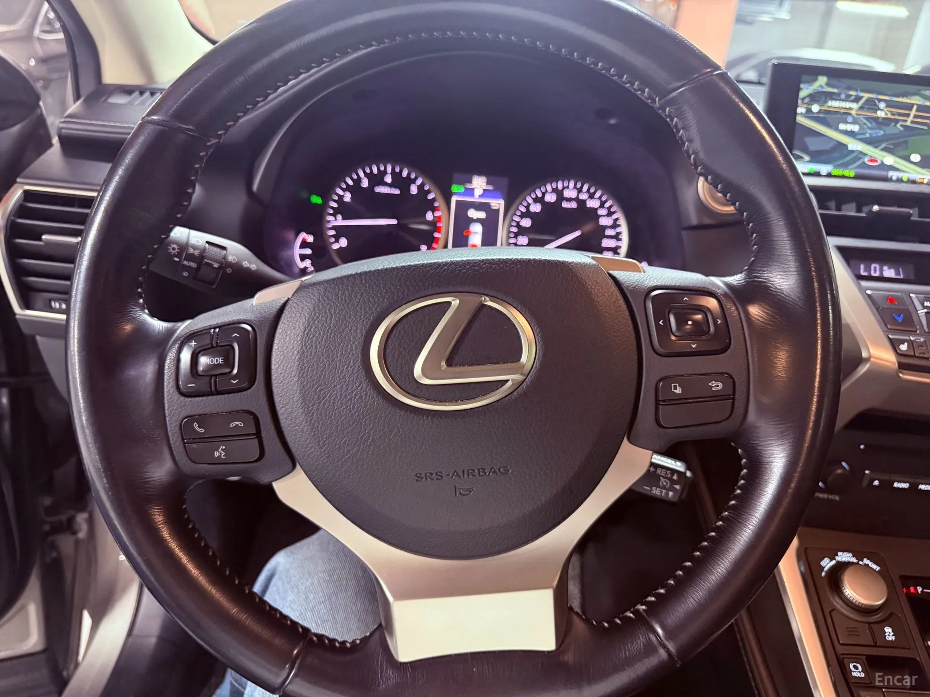 Lexus NX200t превью 9