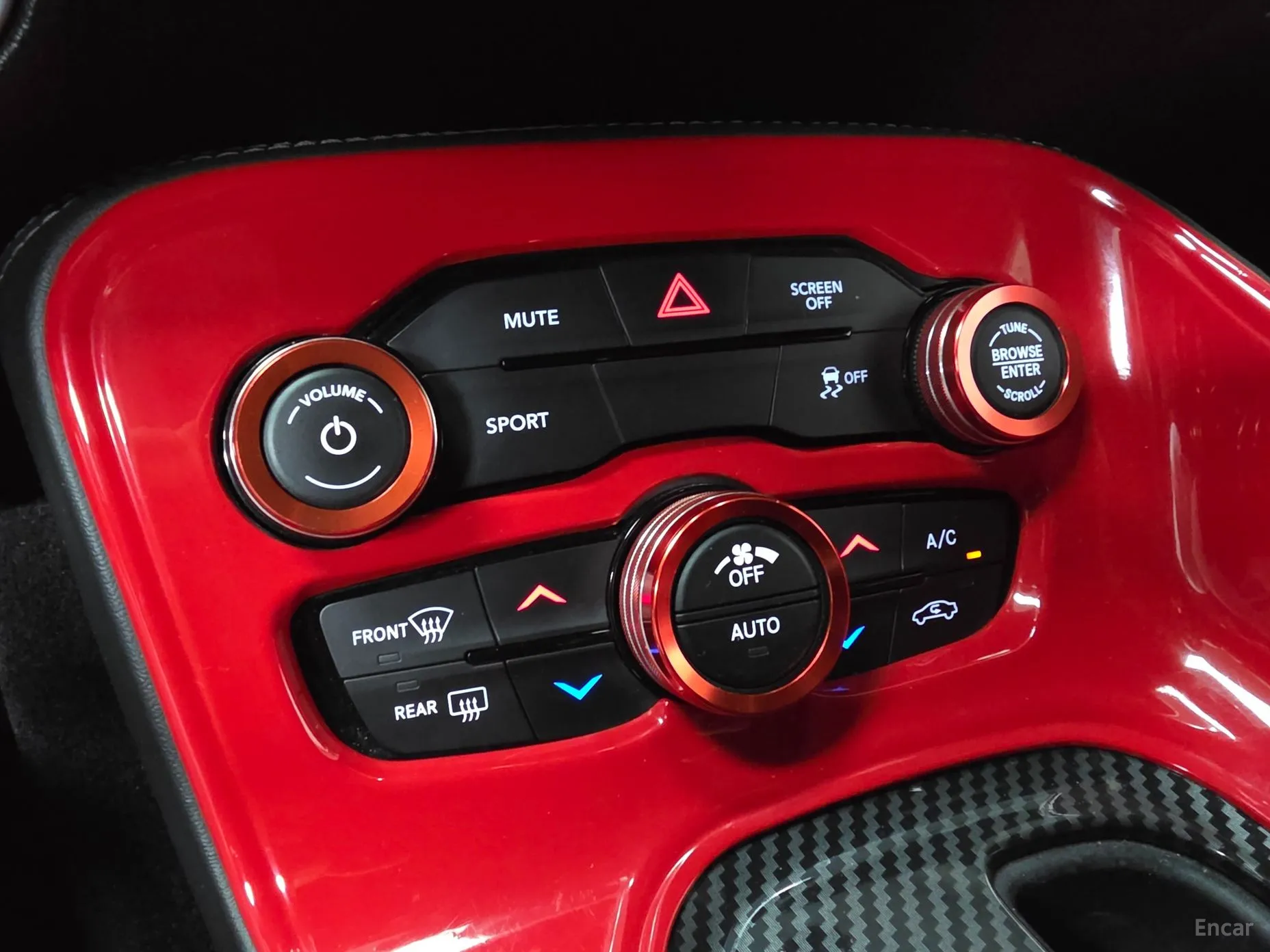 Dodge Challenger превью 14
