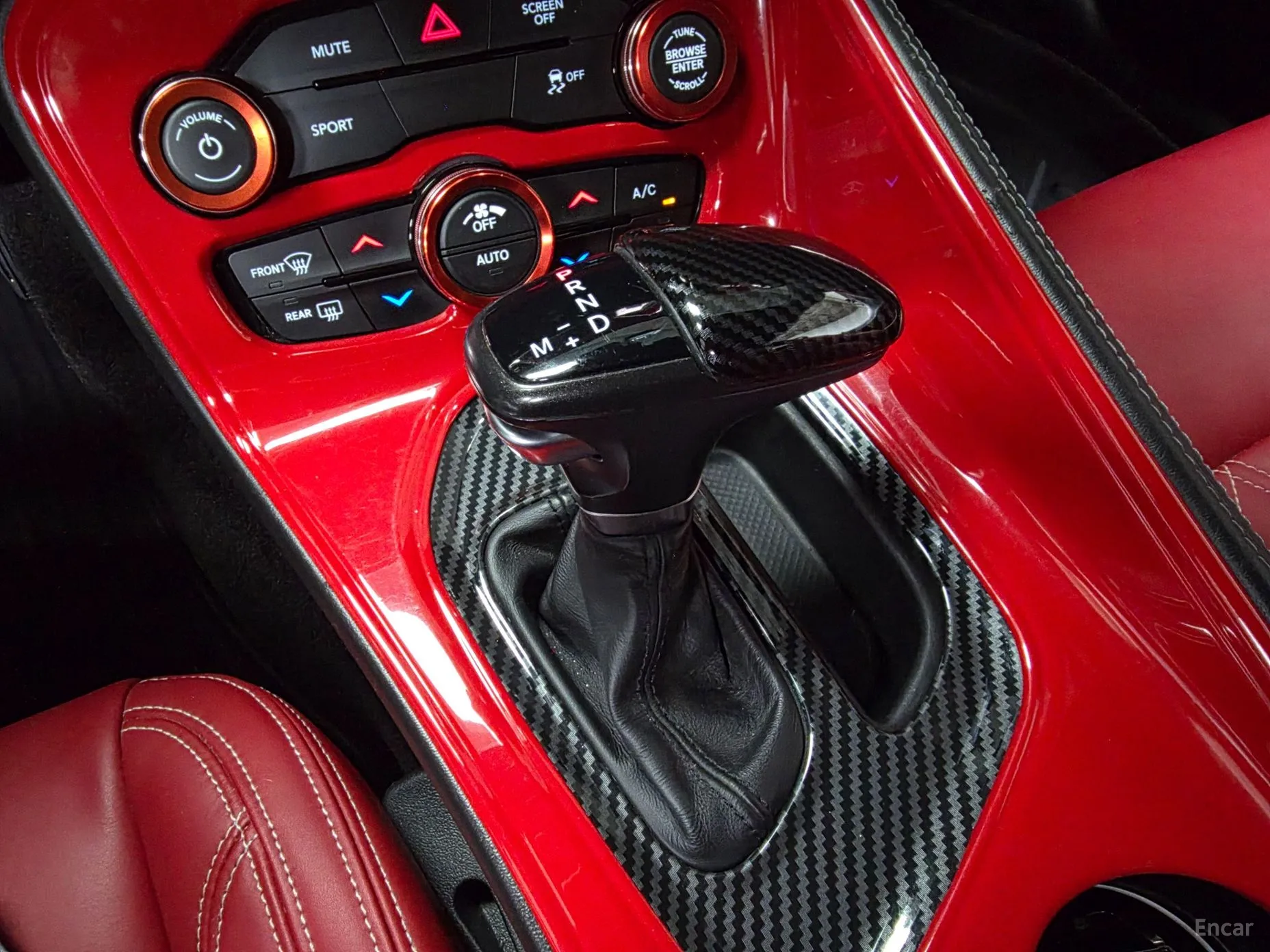 Dodge Challenger превью 15