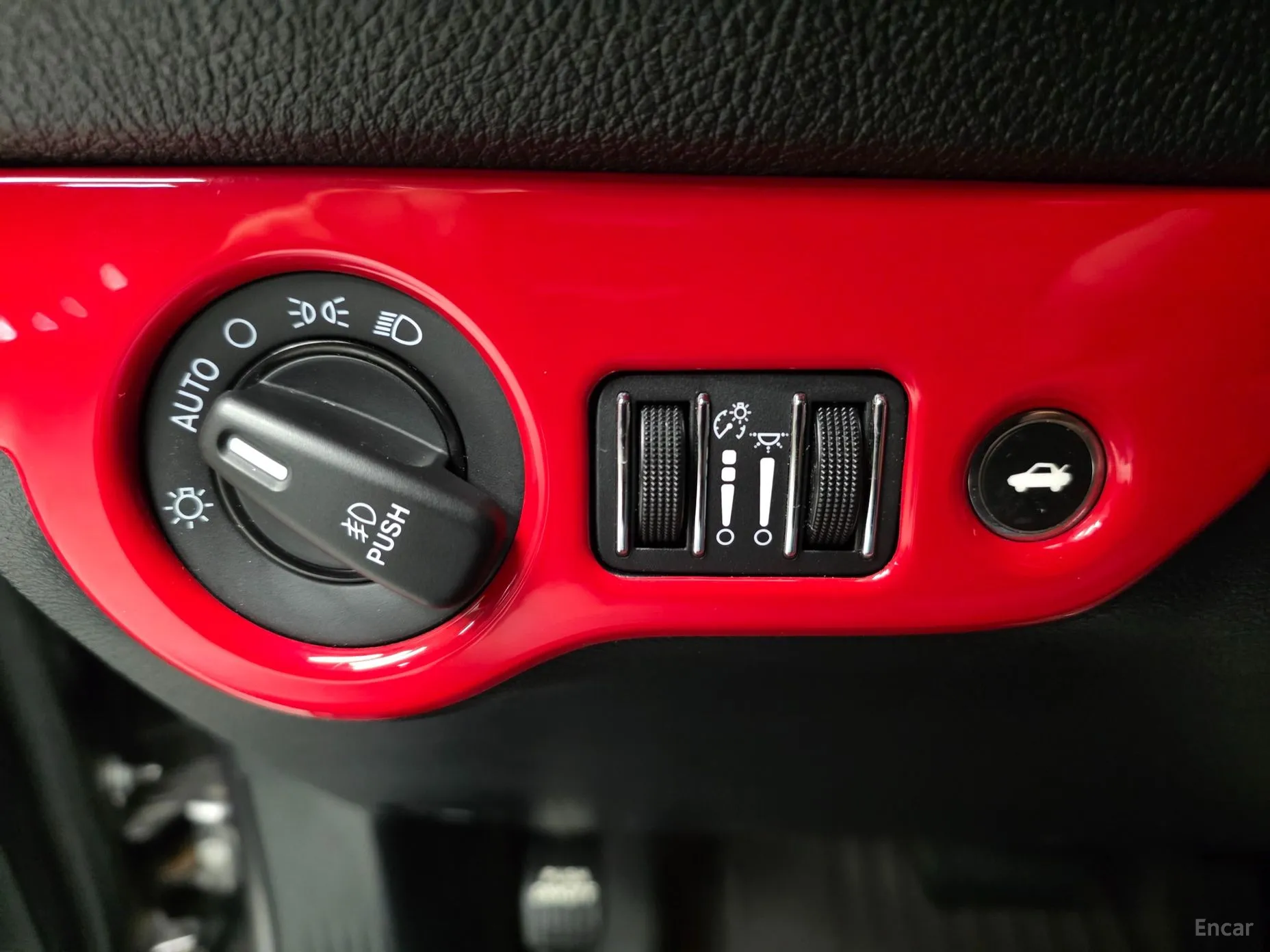 Dodge Challenger превью 17