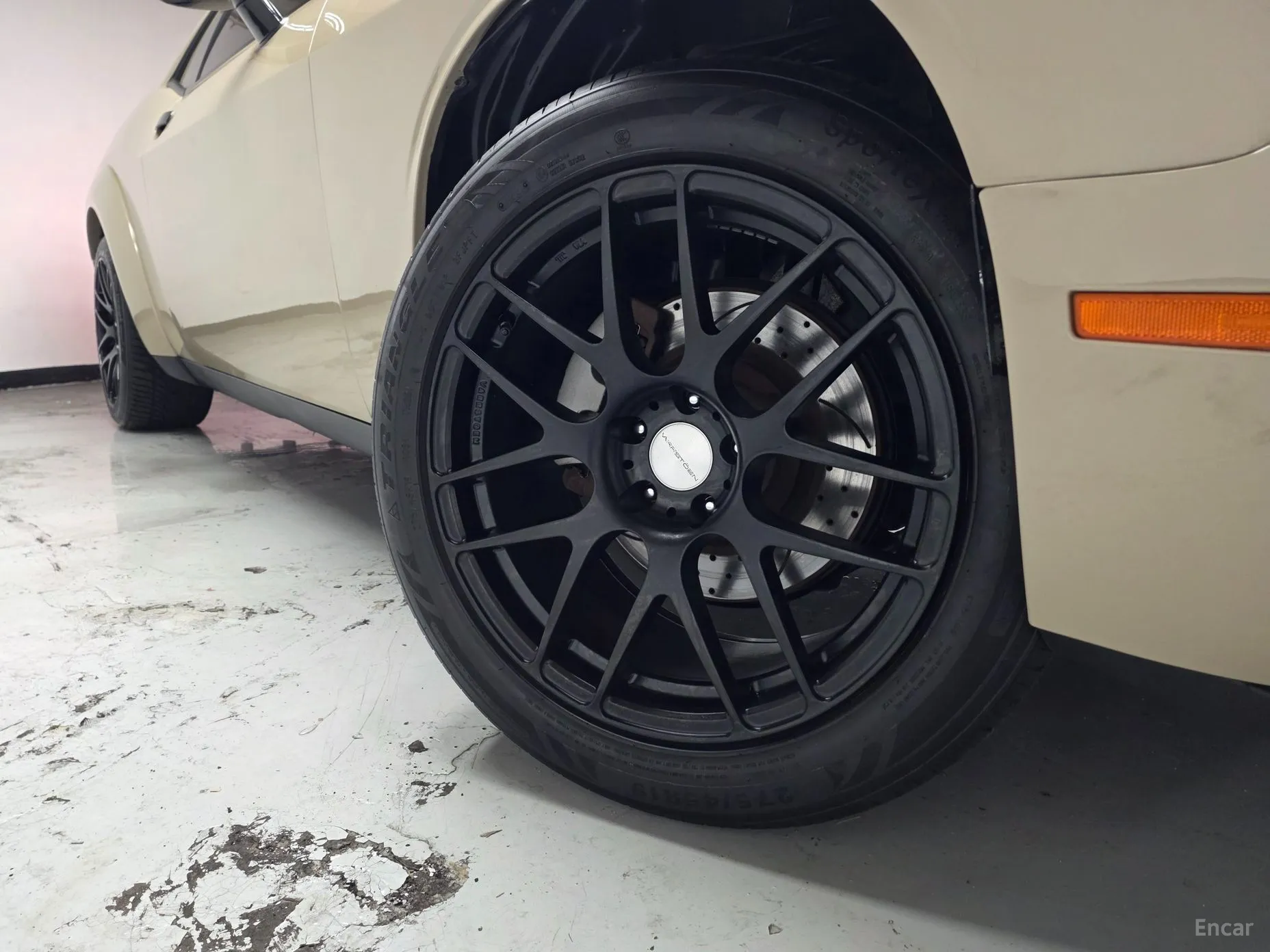 Dodge Challenger превью 20