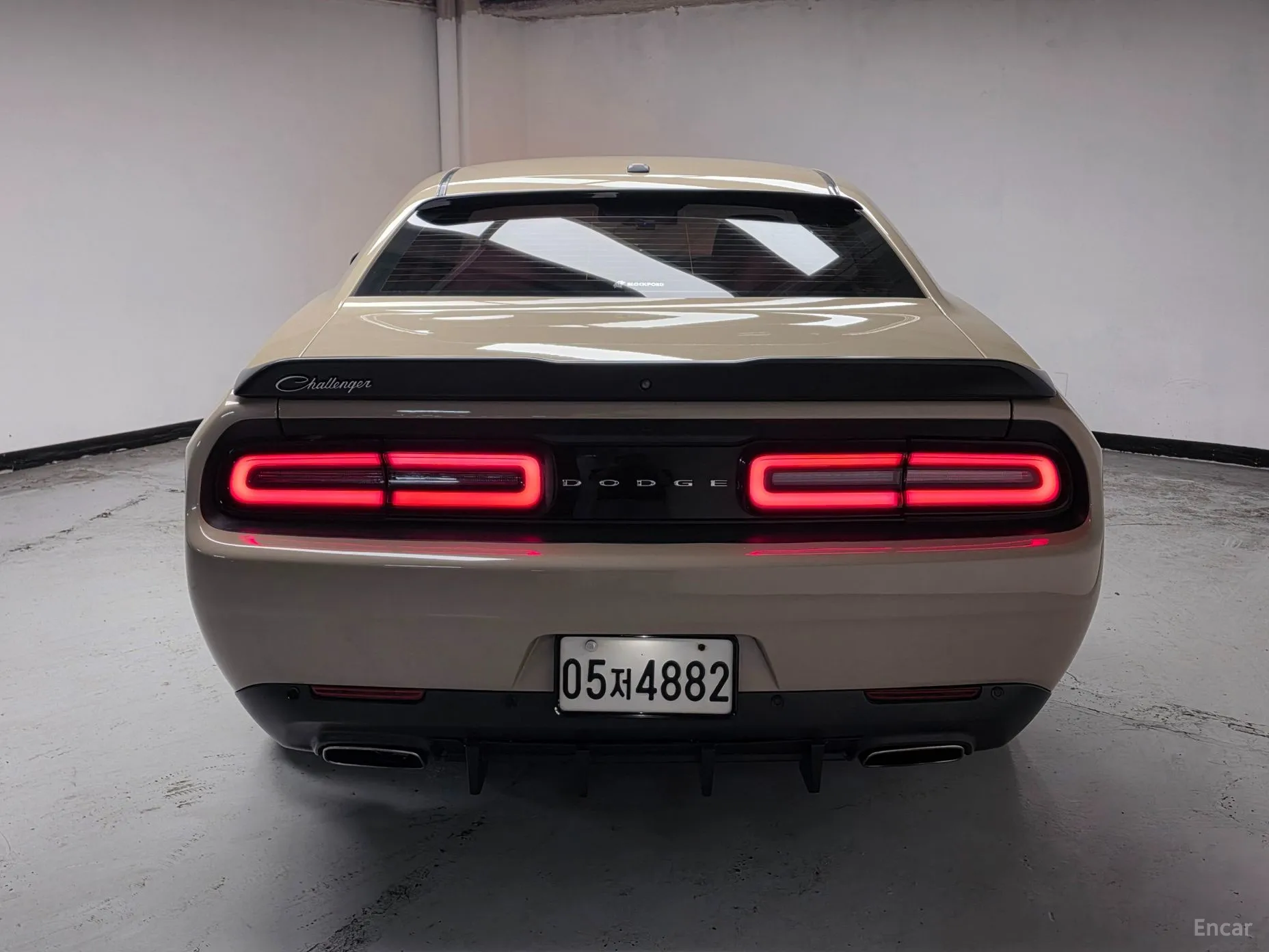 Dodge Challenger превью 4