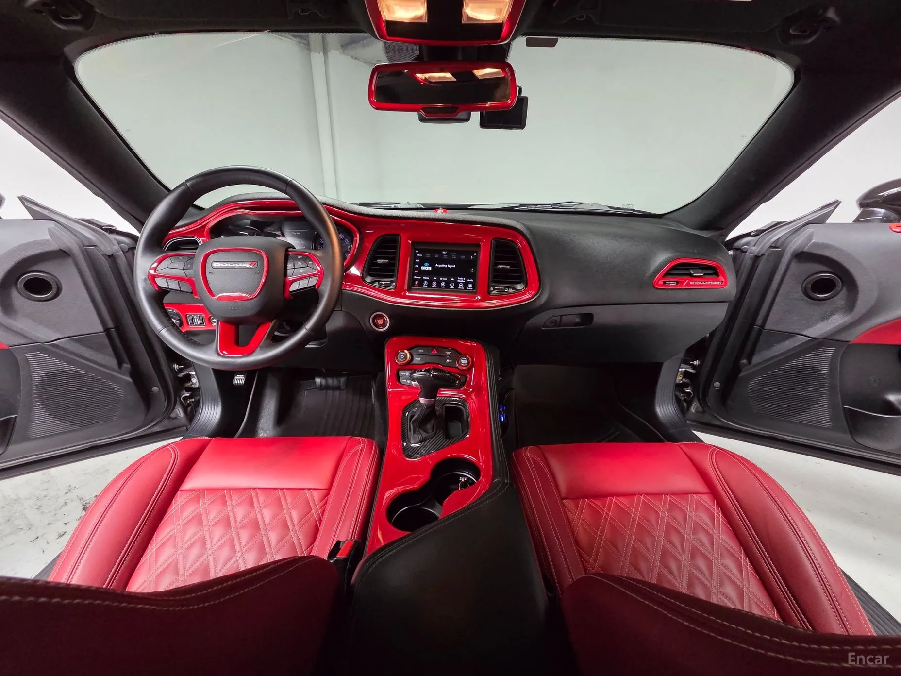 Dodge Challenger превью 6