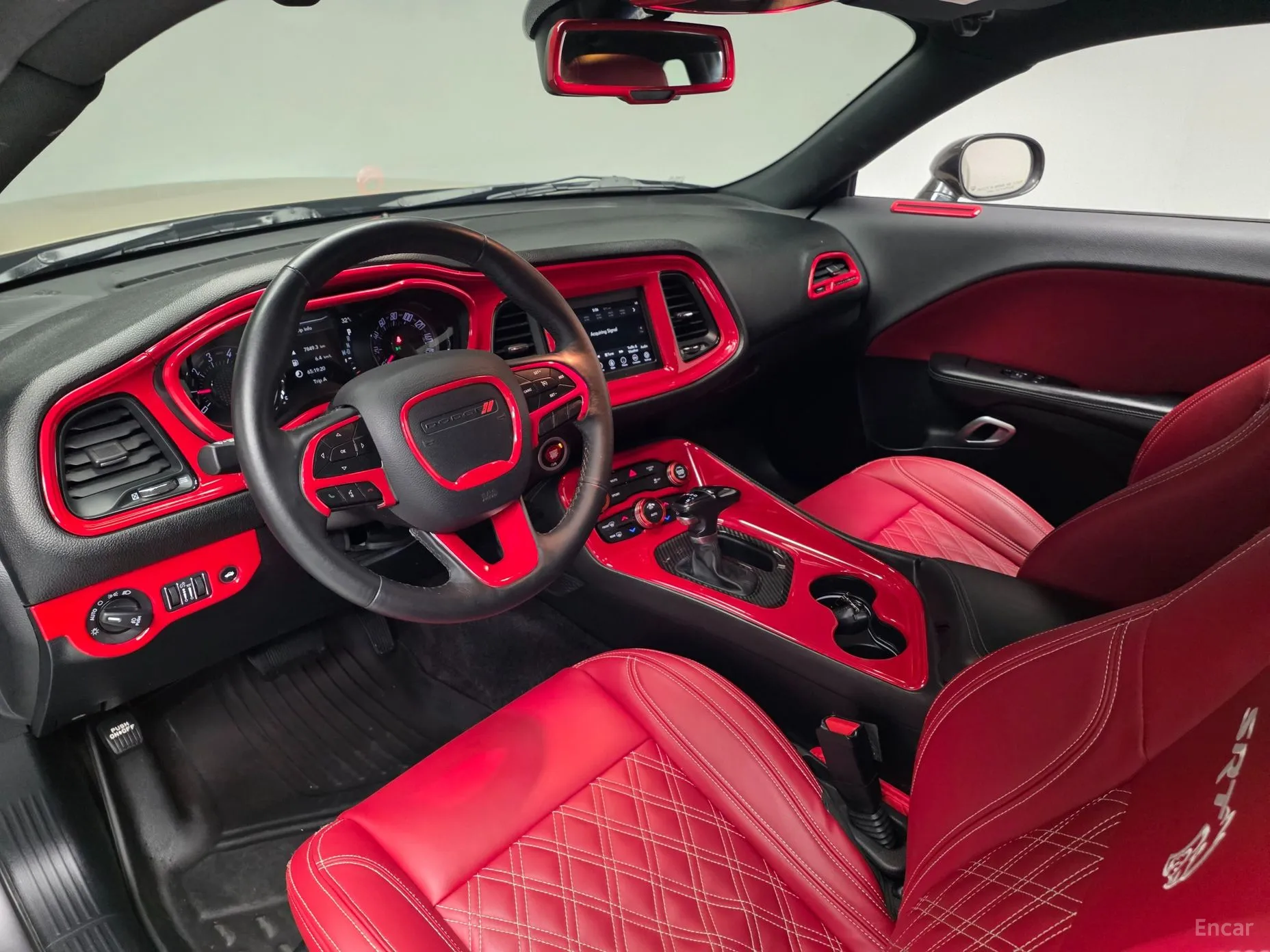 Dodge Challenger превью 9