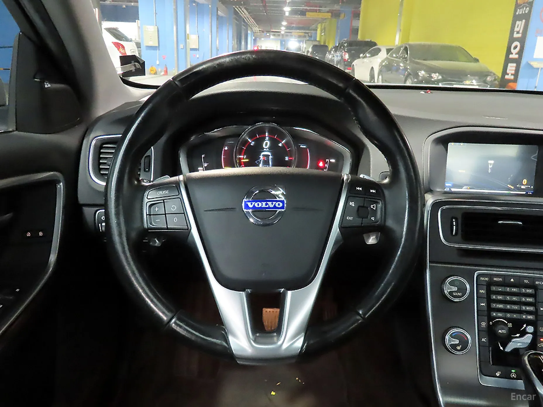 Volvo S60 превью 10