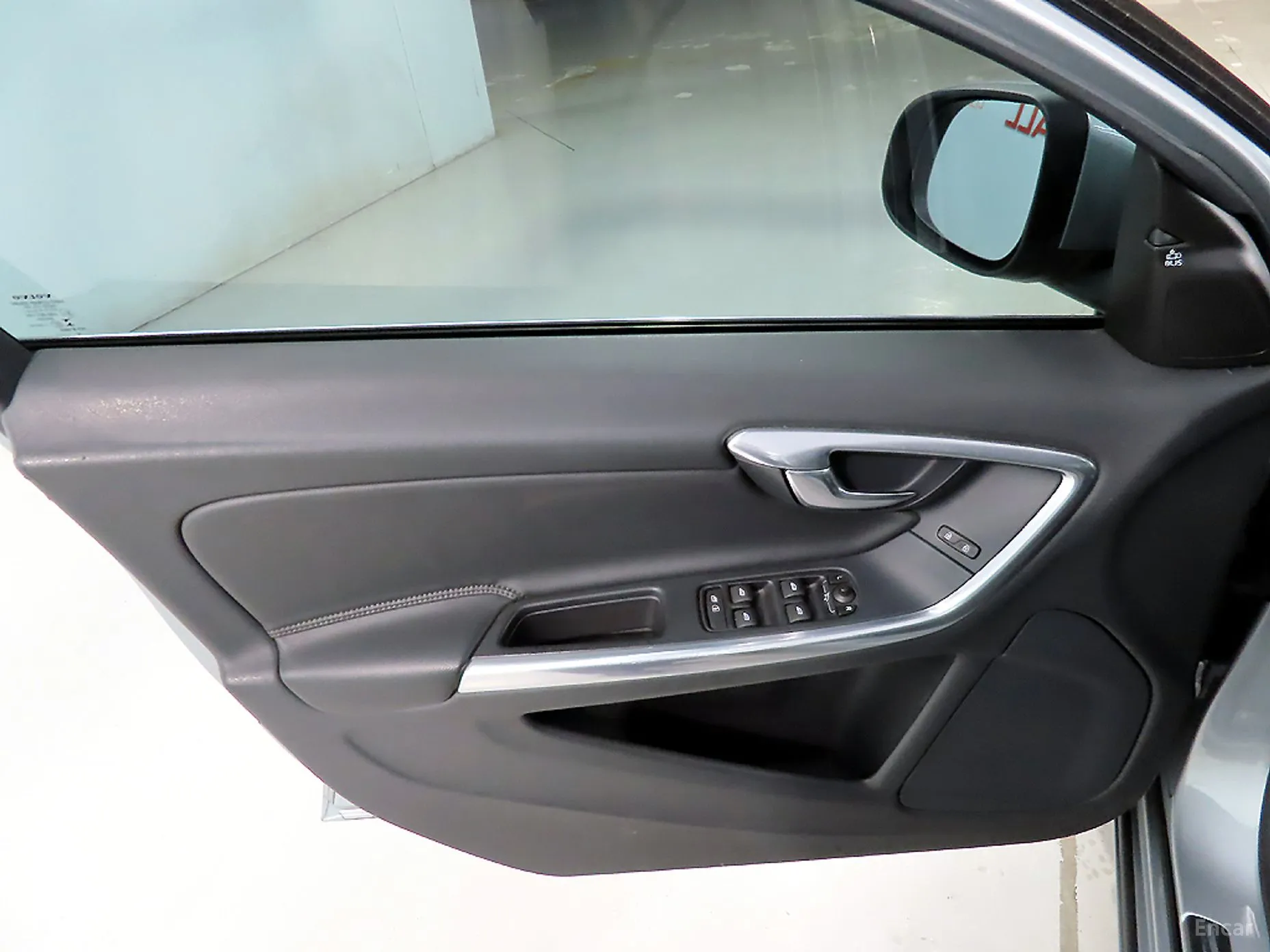 Volvo S60 превью 14