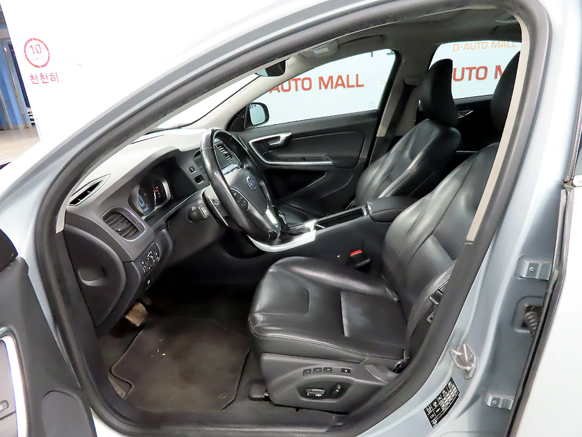Volvo S60 превью 6