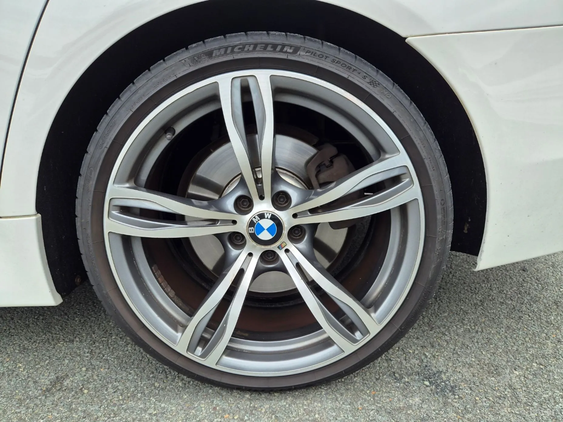 BMW 5 Series (F10) превью 19