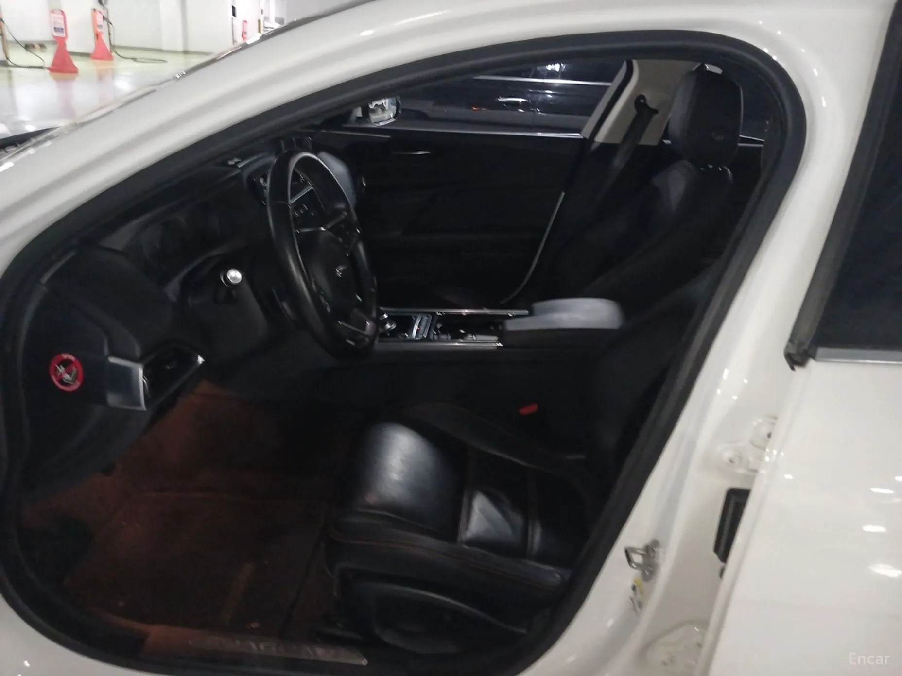 Jaguar XE превью 11