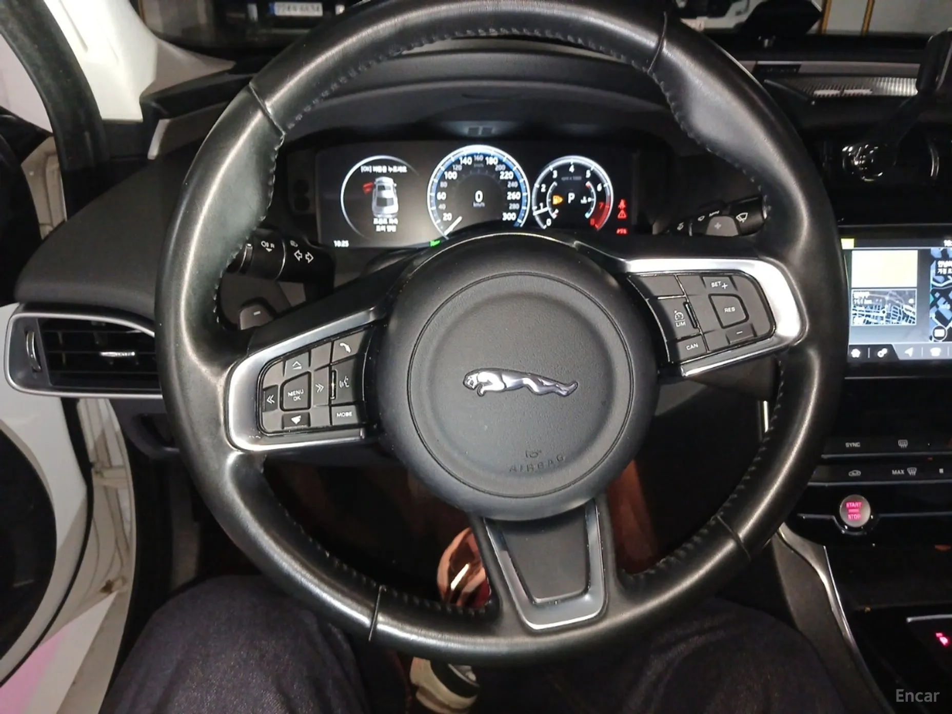 Jaguar XE превью 18