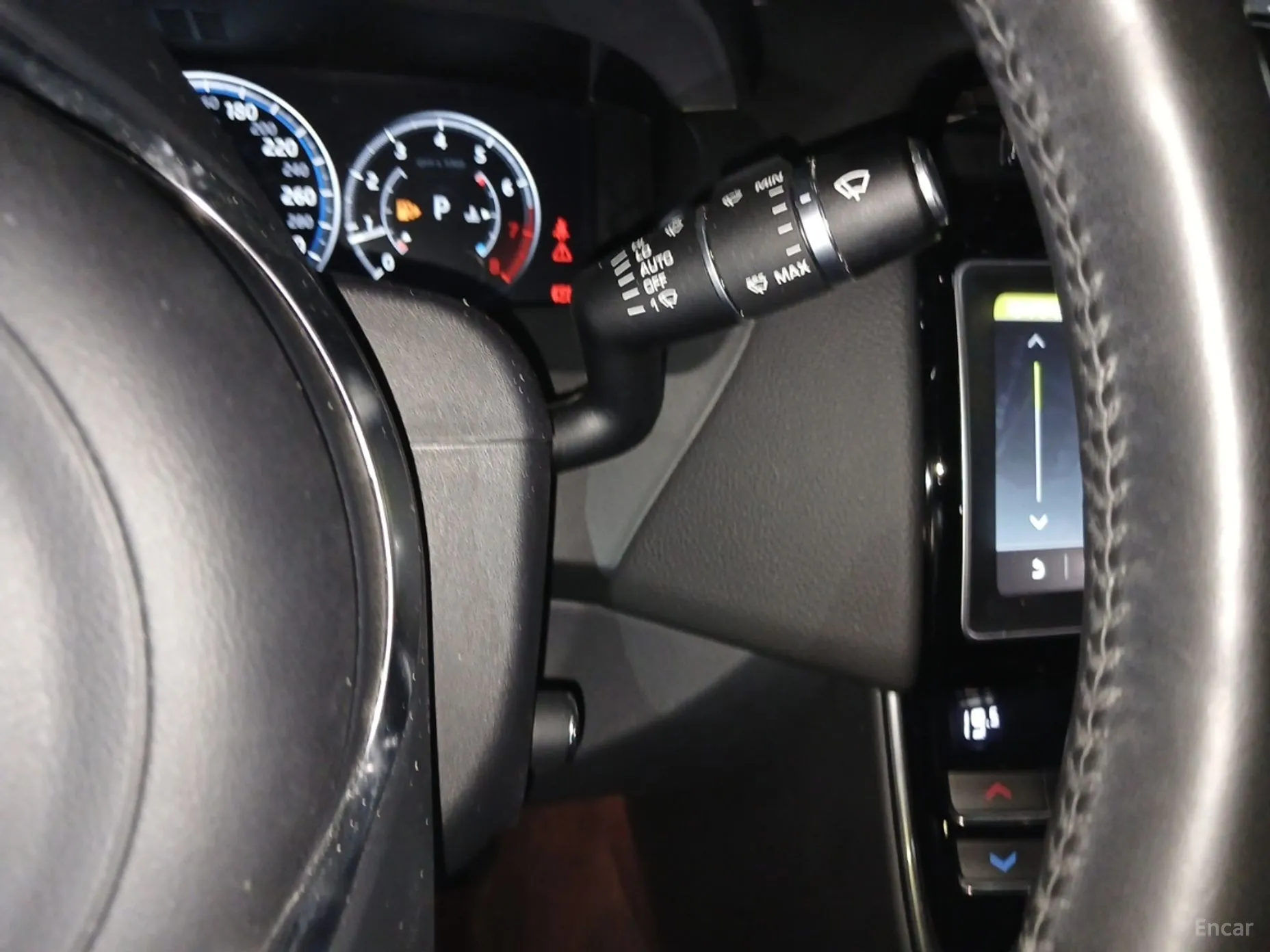 Jaguar XE превью 19
