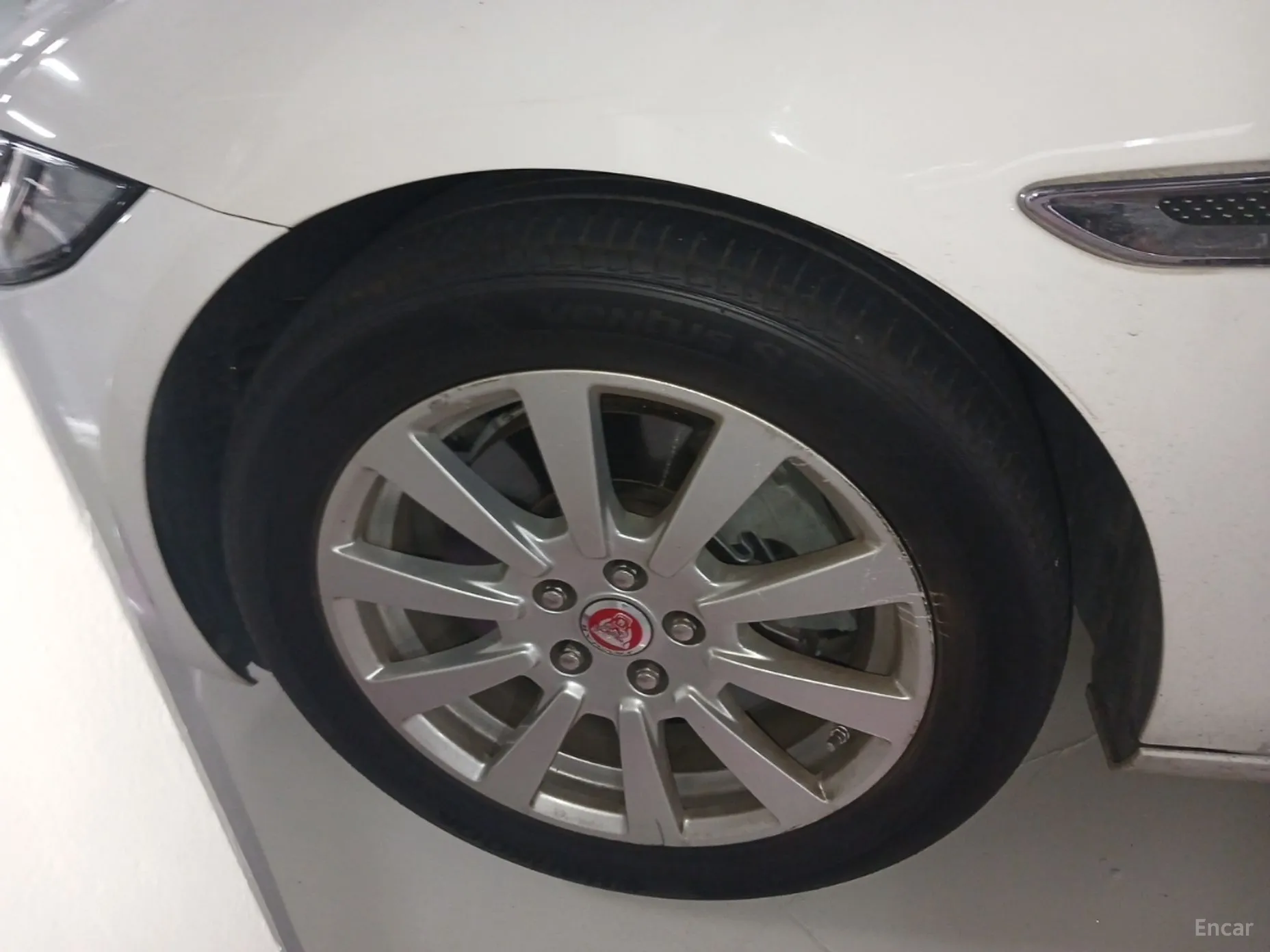 Jaguar XE превью 5