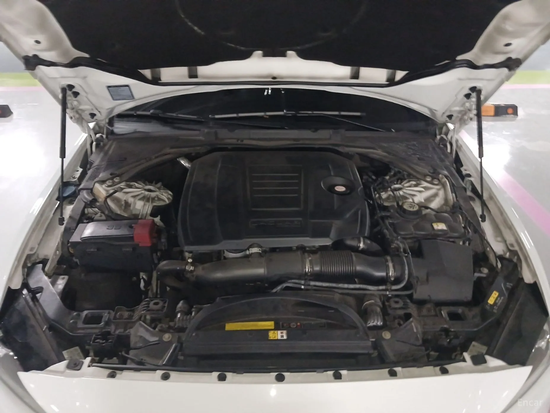 Jaguar XE превью 6
