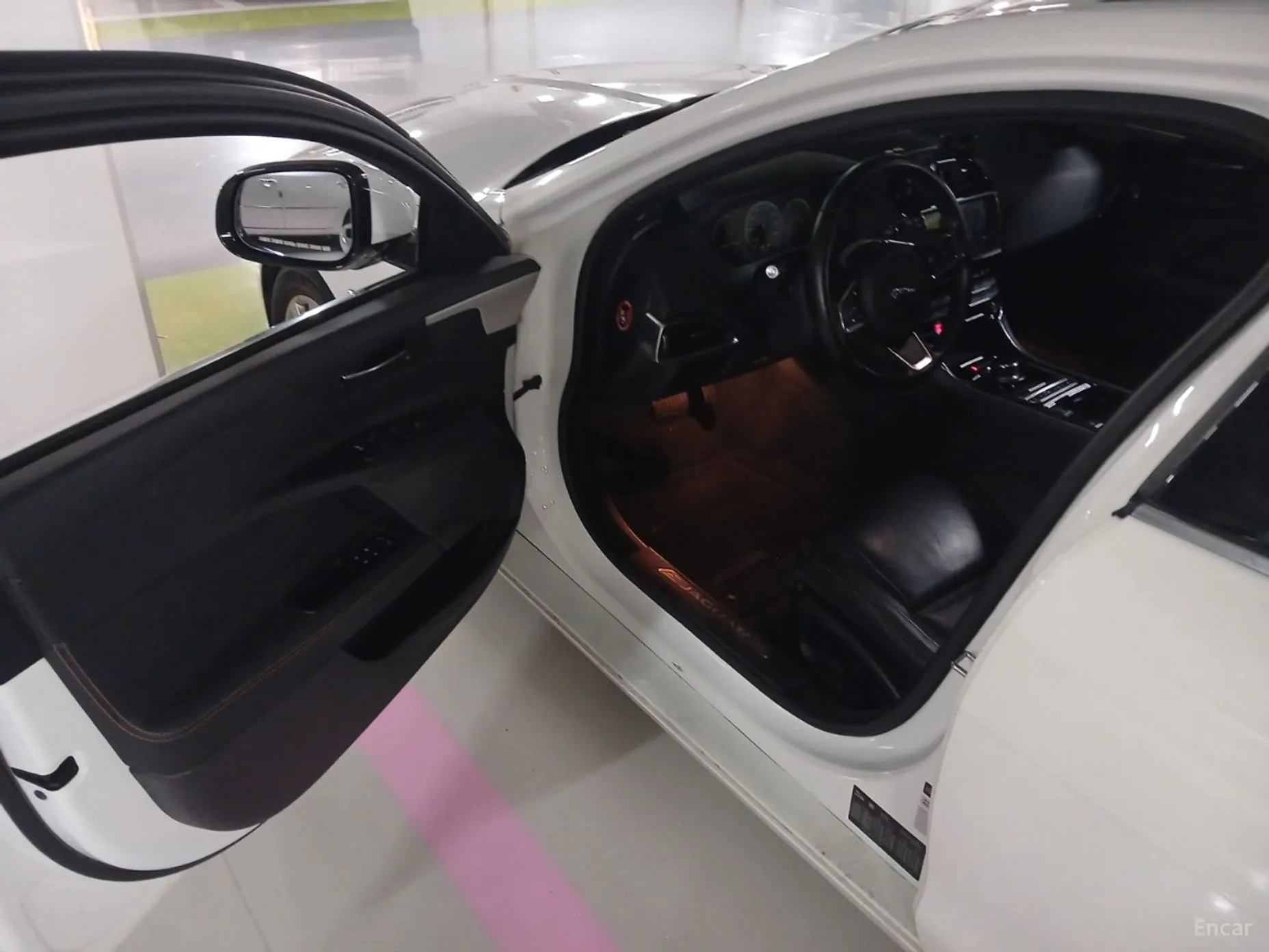 Jaguar XE превью 7
