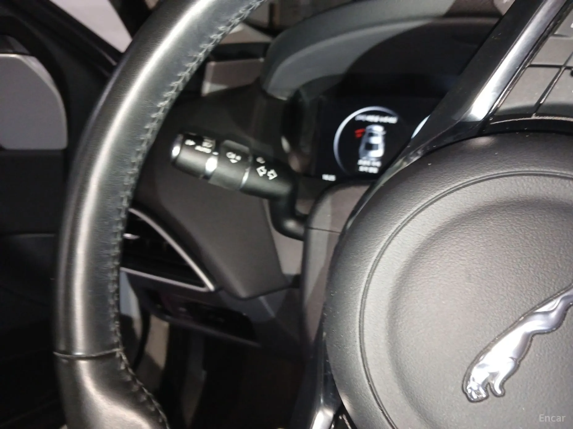 Jaguar XE превью 9