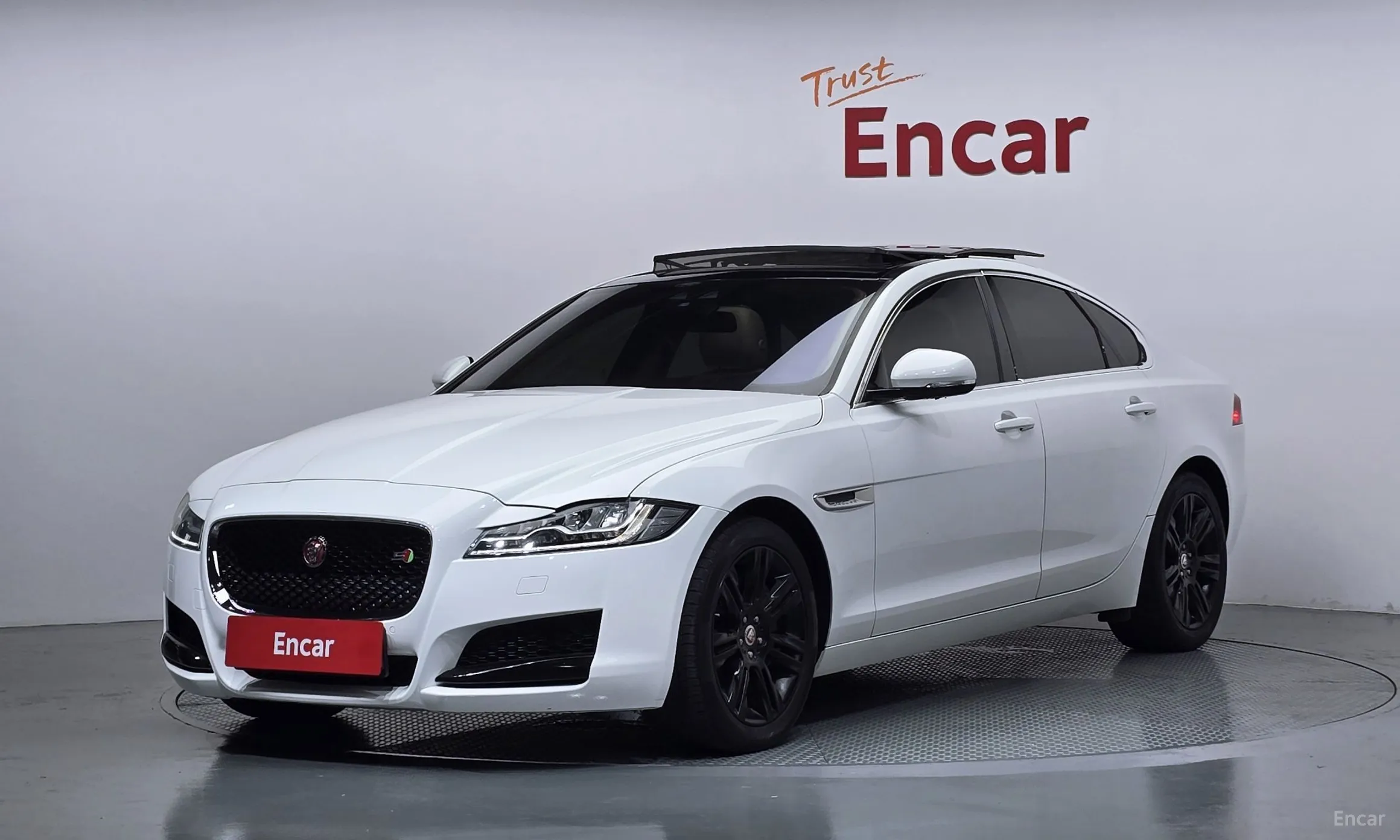 Jaguar XF (x260)