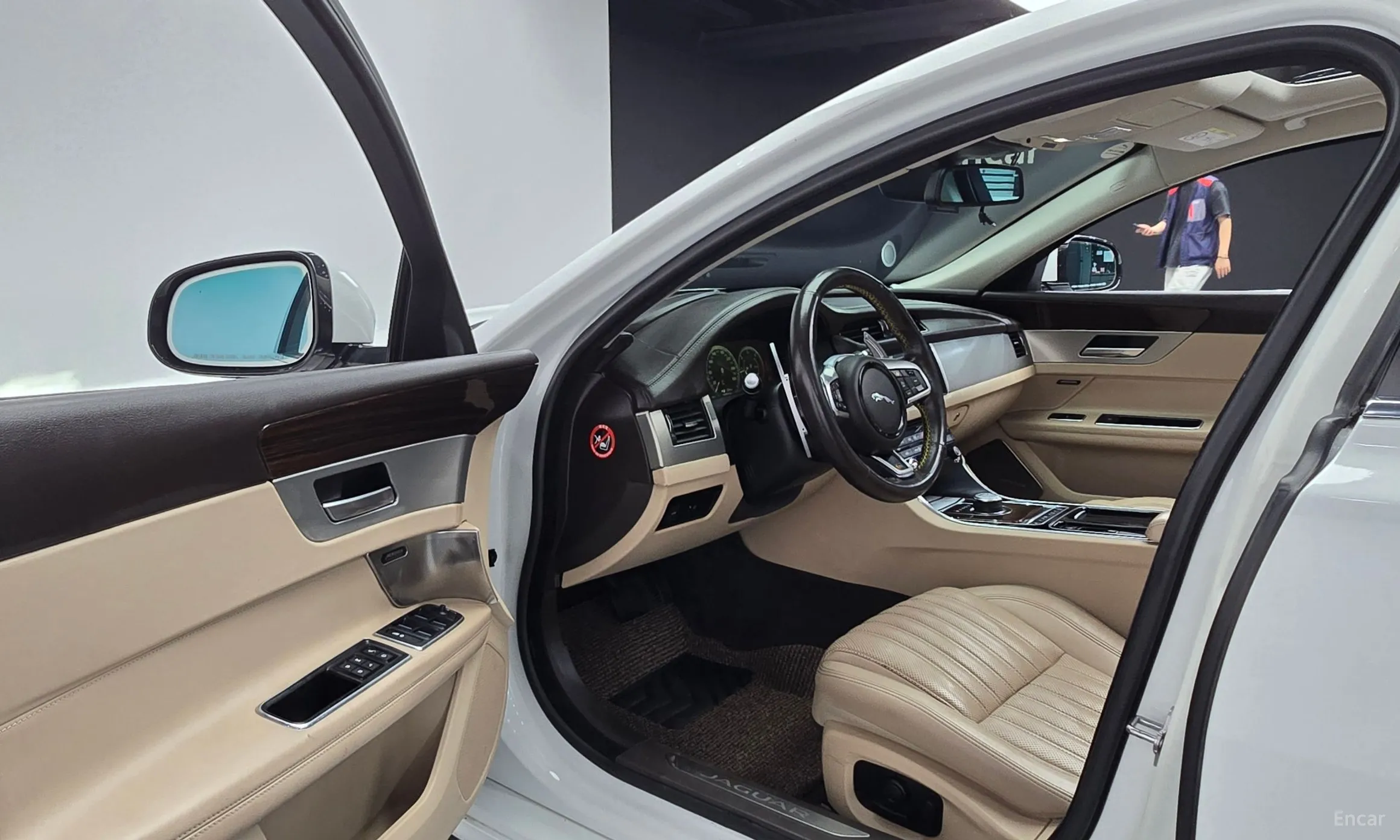Jaguar XF (x260) превью 10