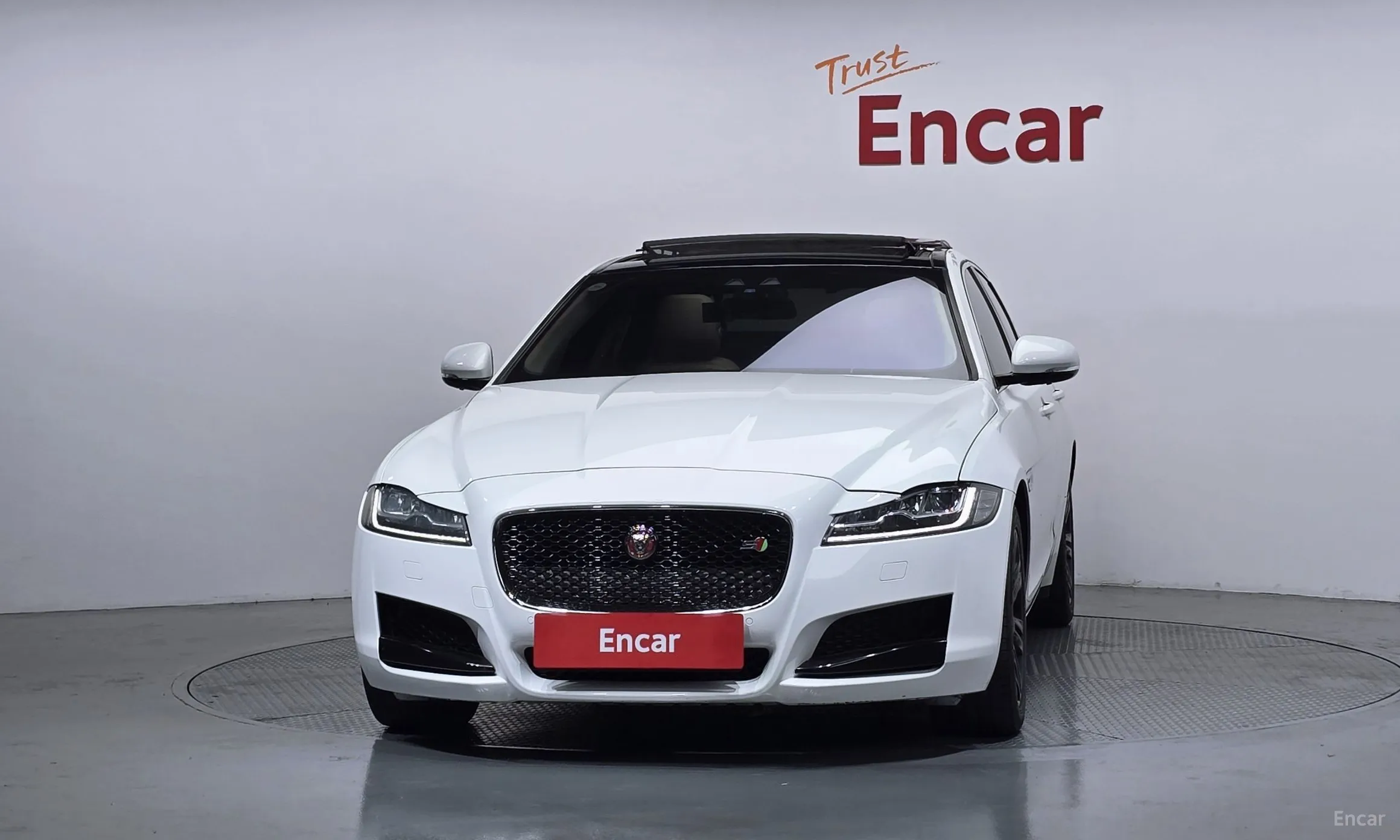 Jaguar XF (x260) превью 3