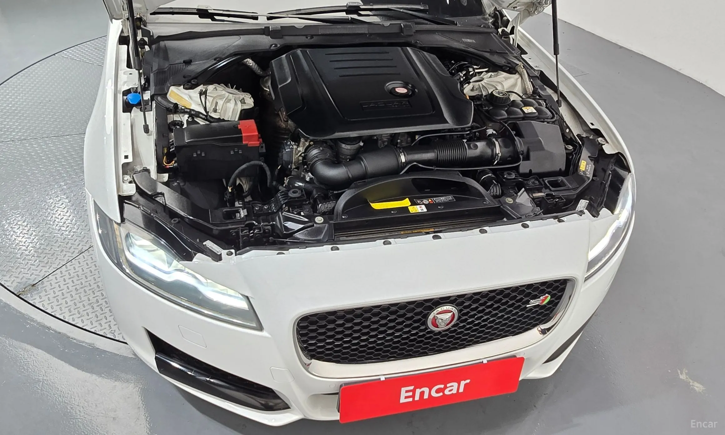 Jaguar XF (x260) превью 6
