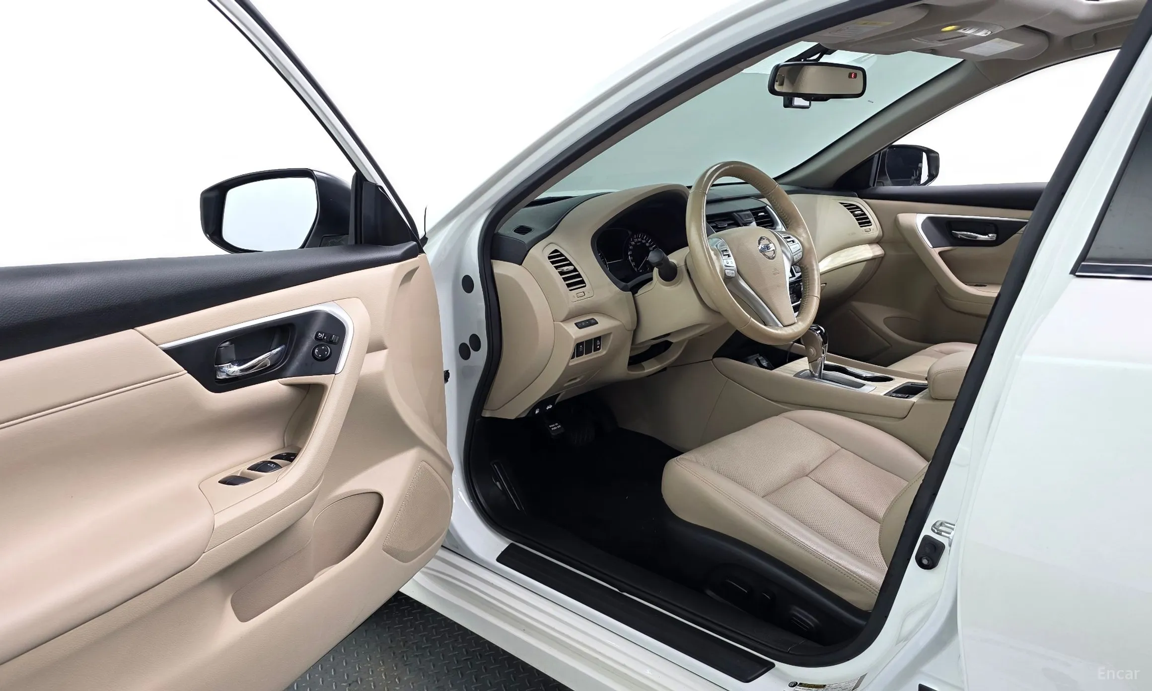 Nissan Altima превью 10