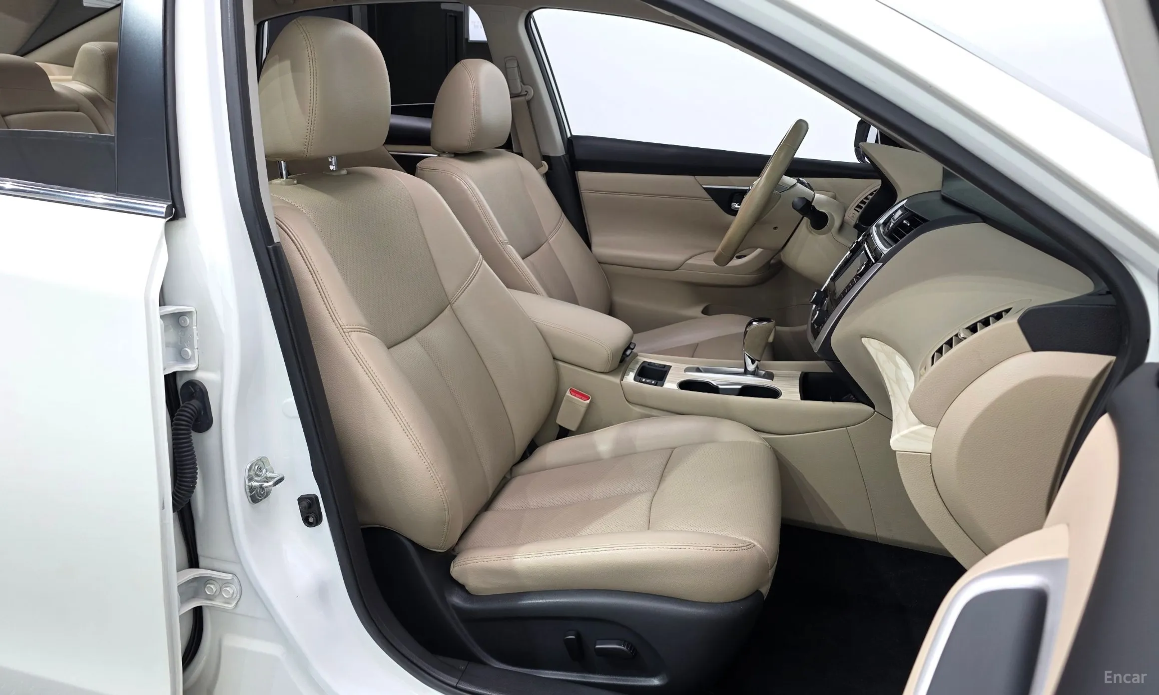 Nissan Altima превью 11