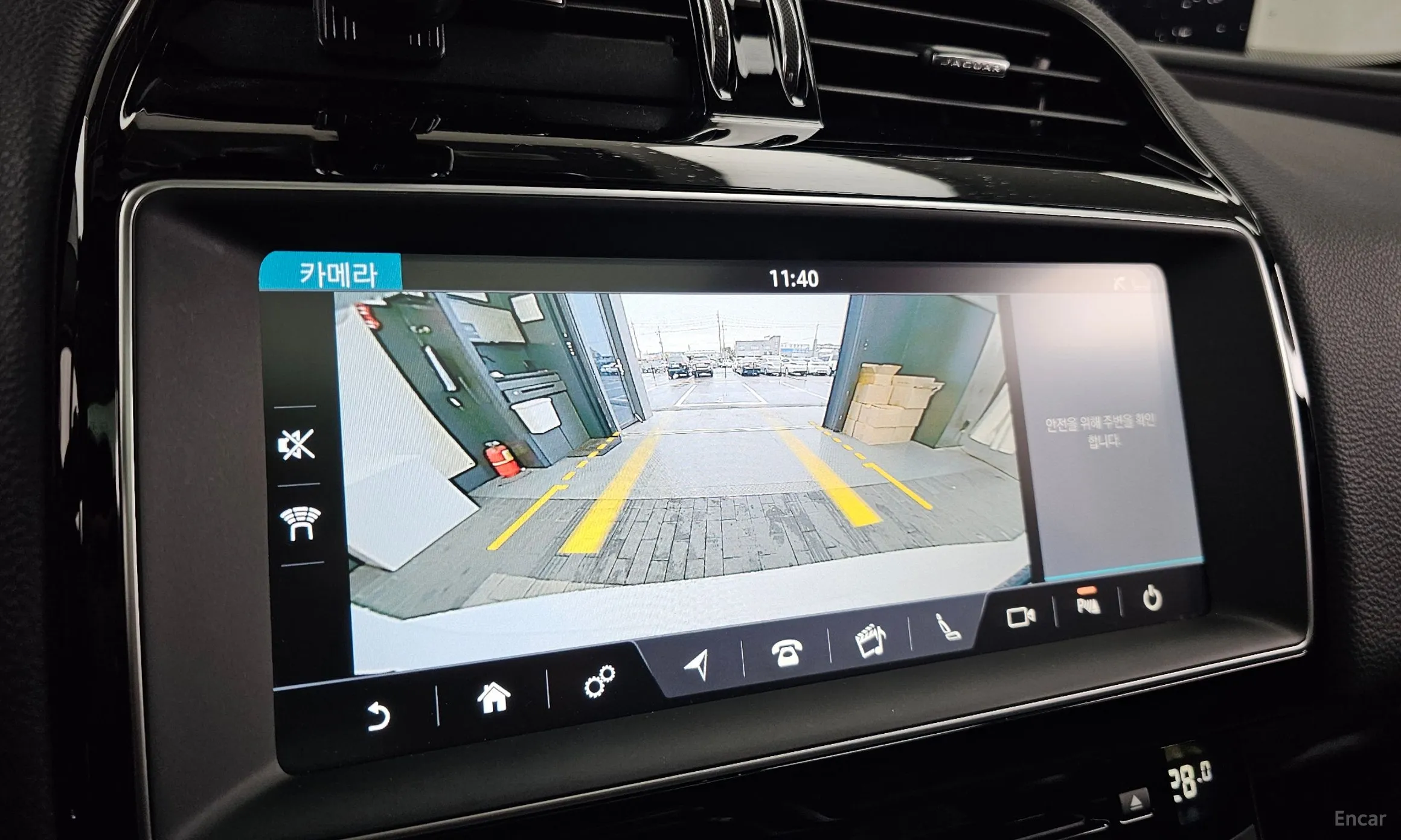 Jaguar XE превью 15