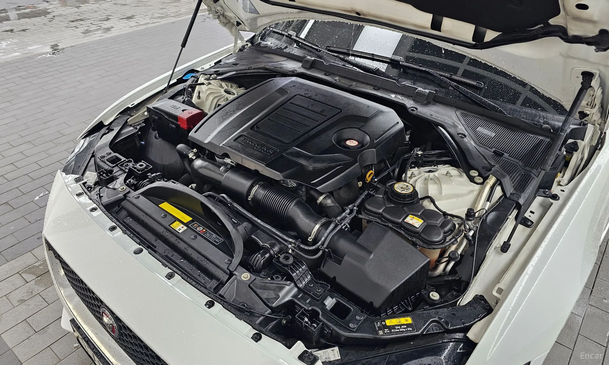 Jaguar XE превью 6