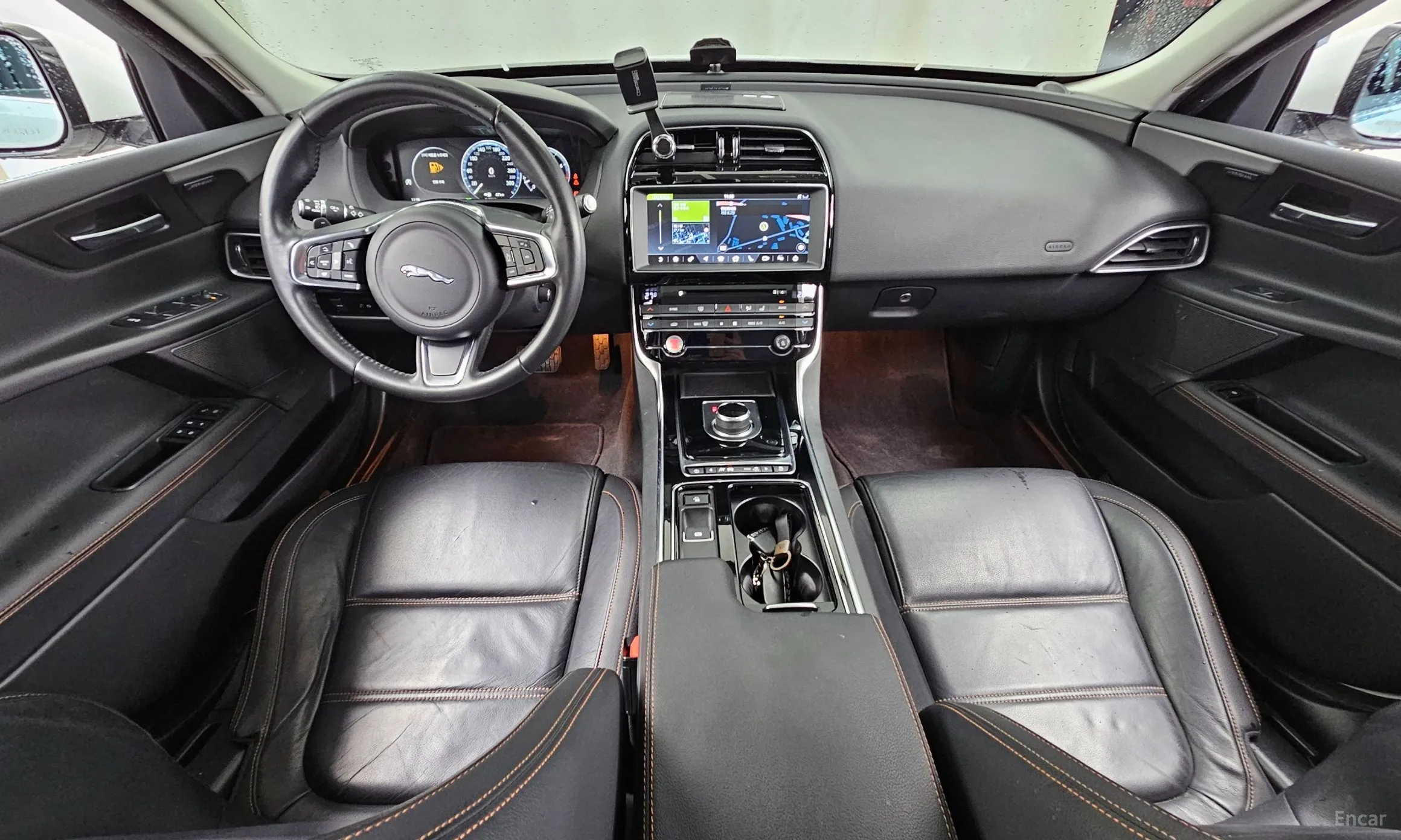 Jaguar XE превью 7