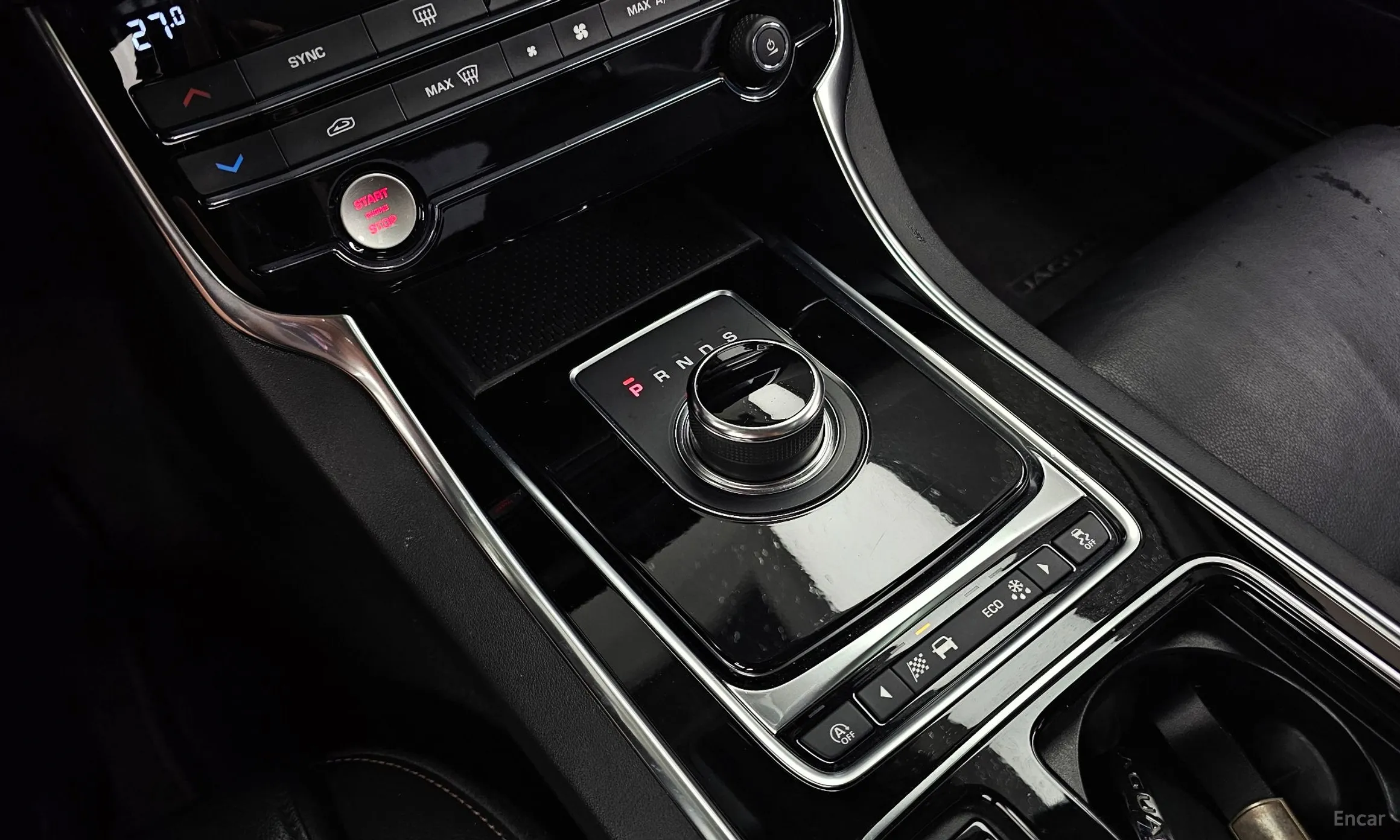 Jaguar XE превью 9