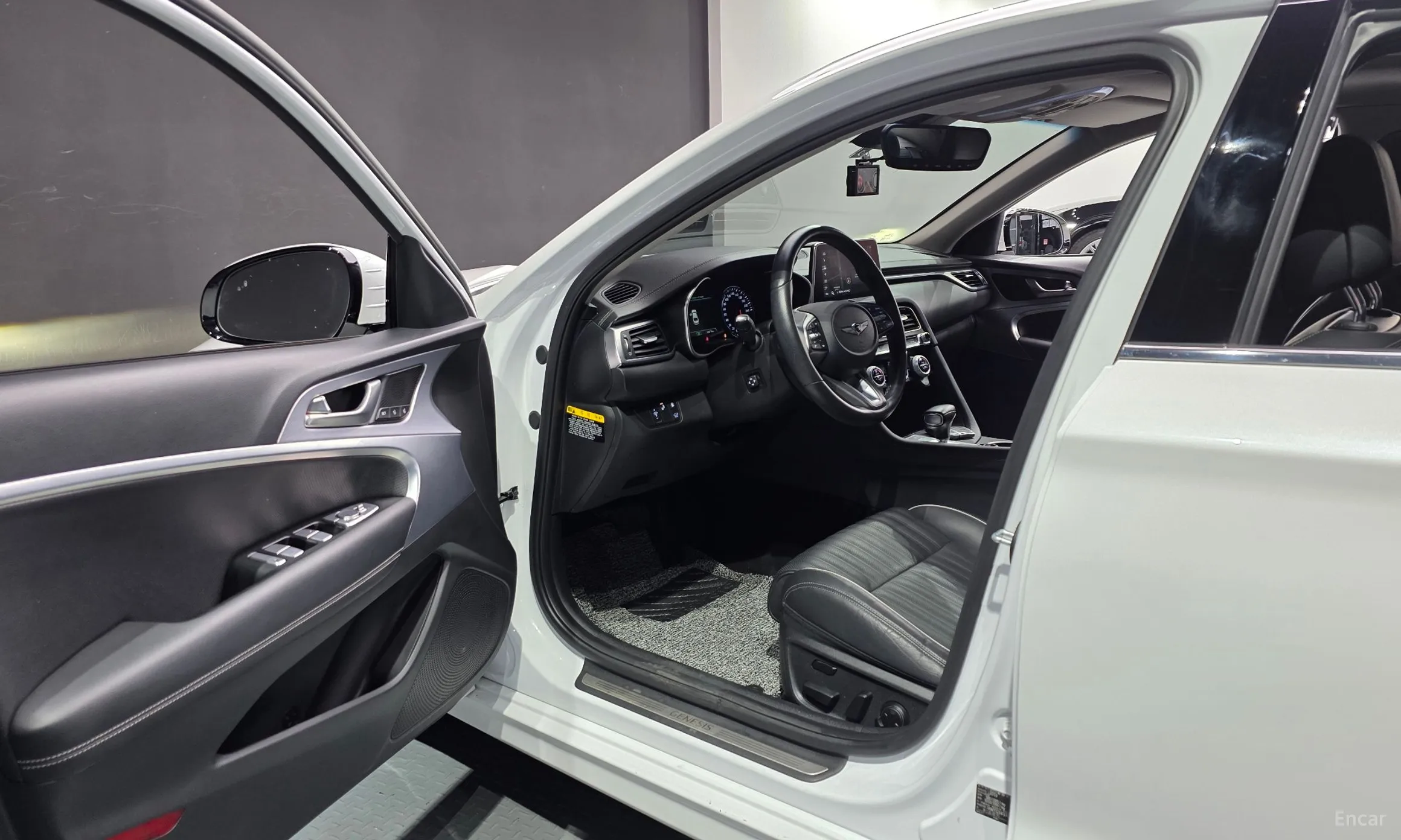 Genesis G70 превью 10