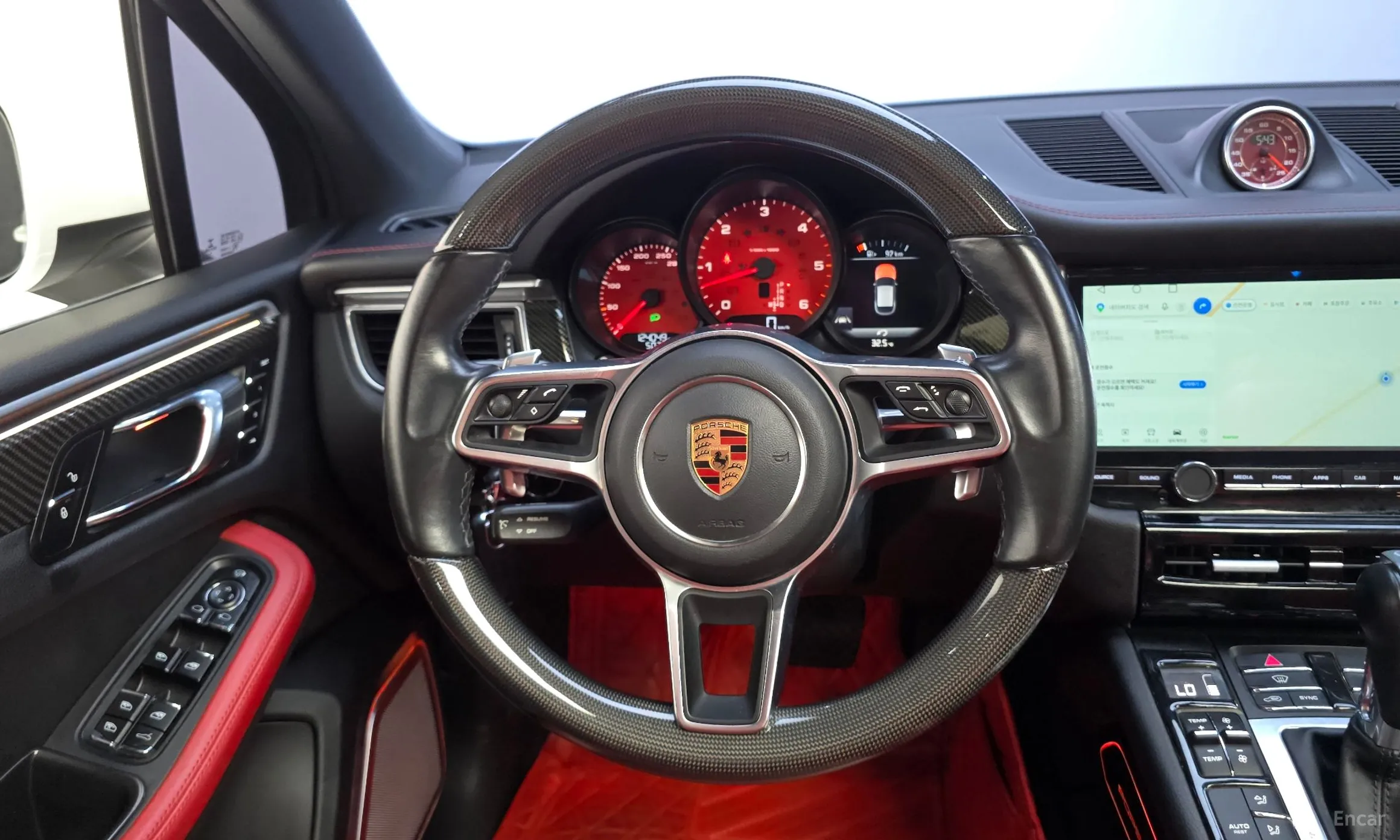 Porsche Macan превью 12