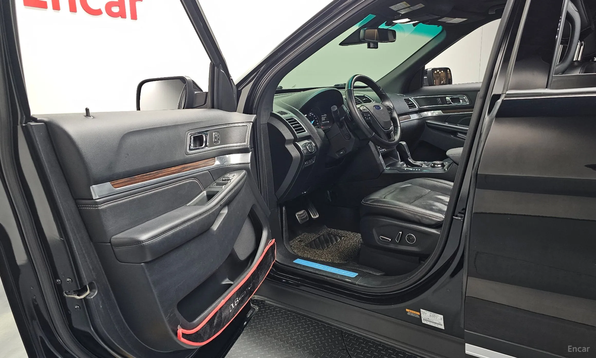Ford Explorer превью 10
