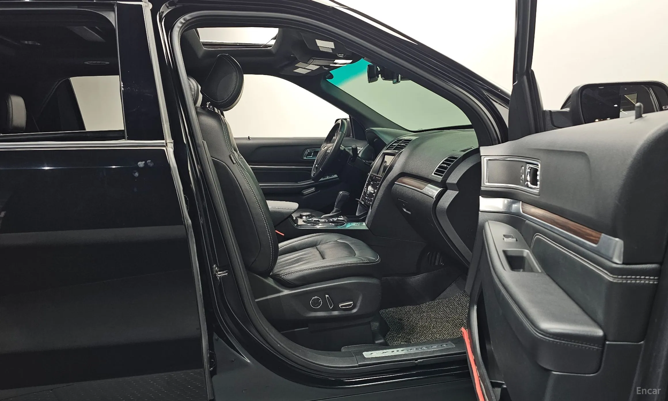 Ford Explorer превью 11