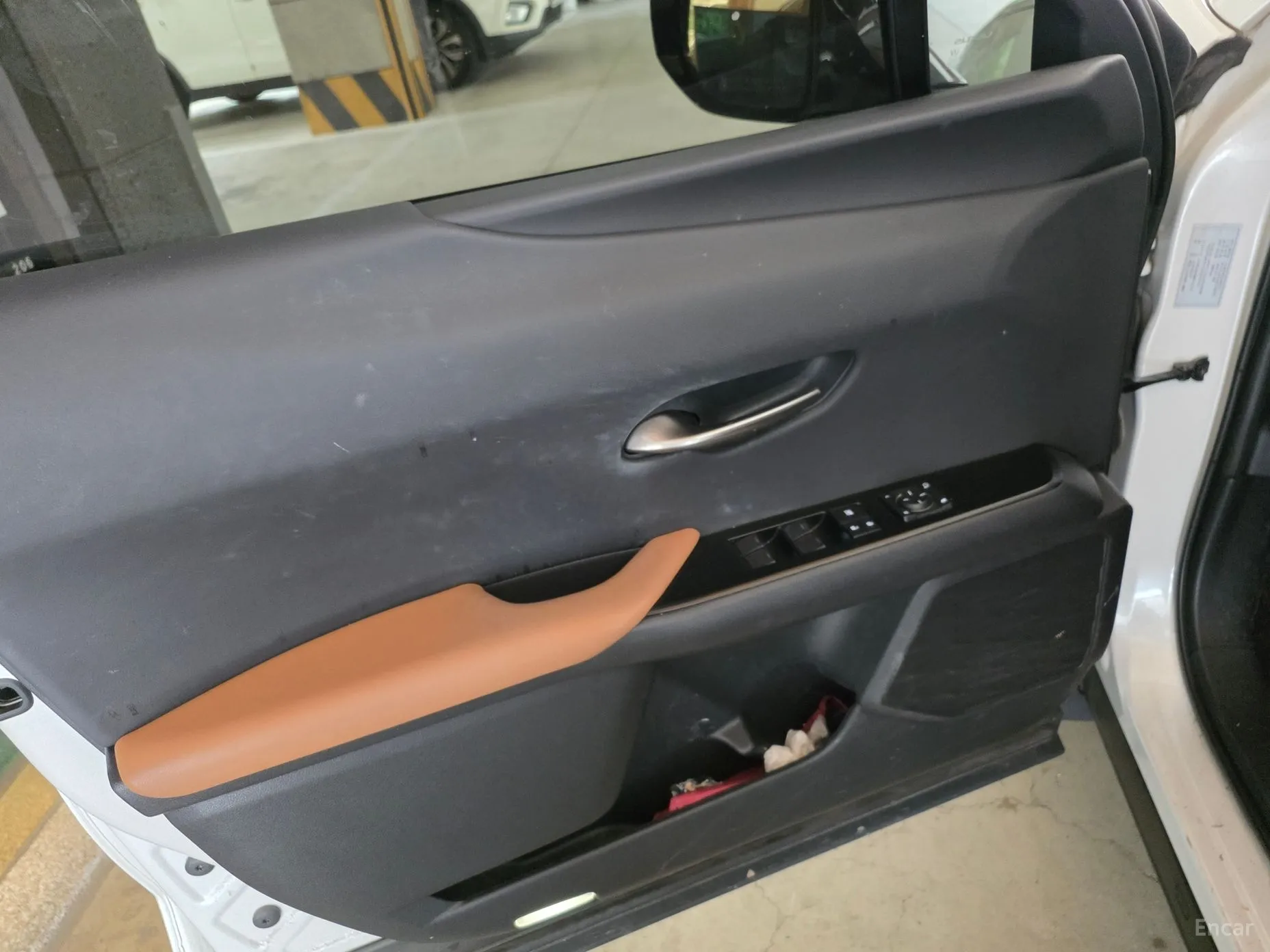 Lexus UX250h превью 12