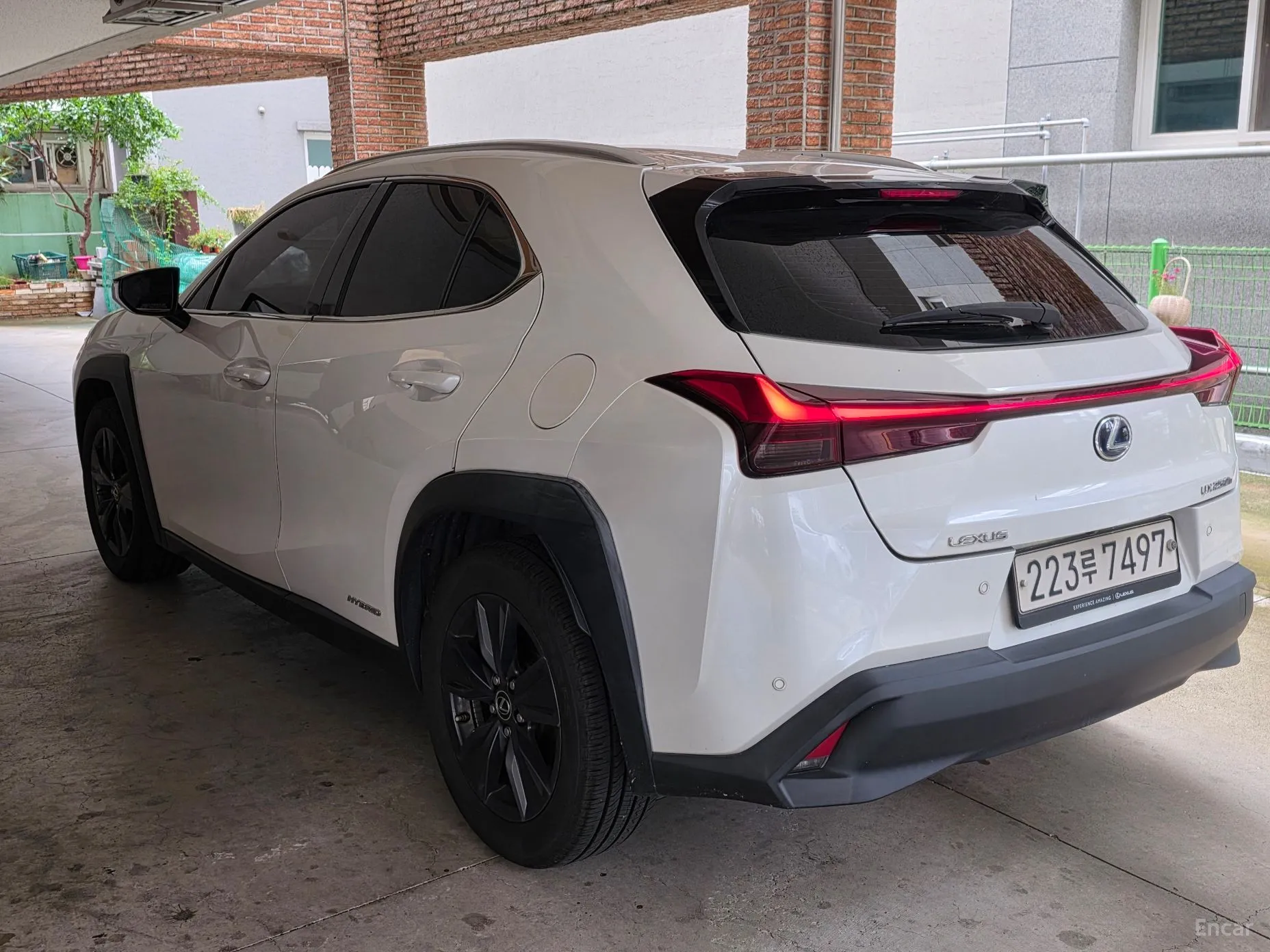 Lexus UX250h превью 2