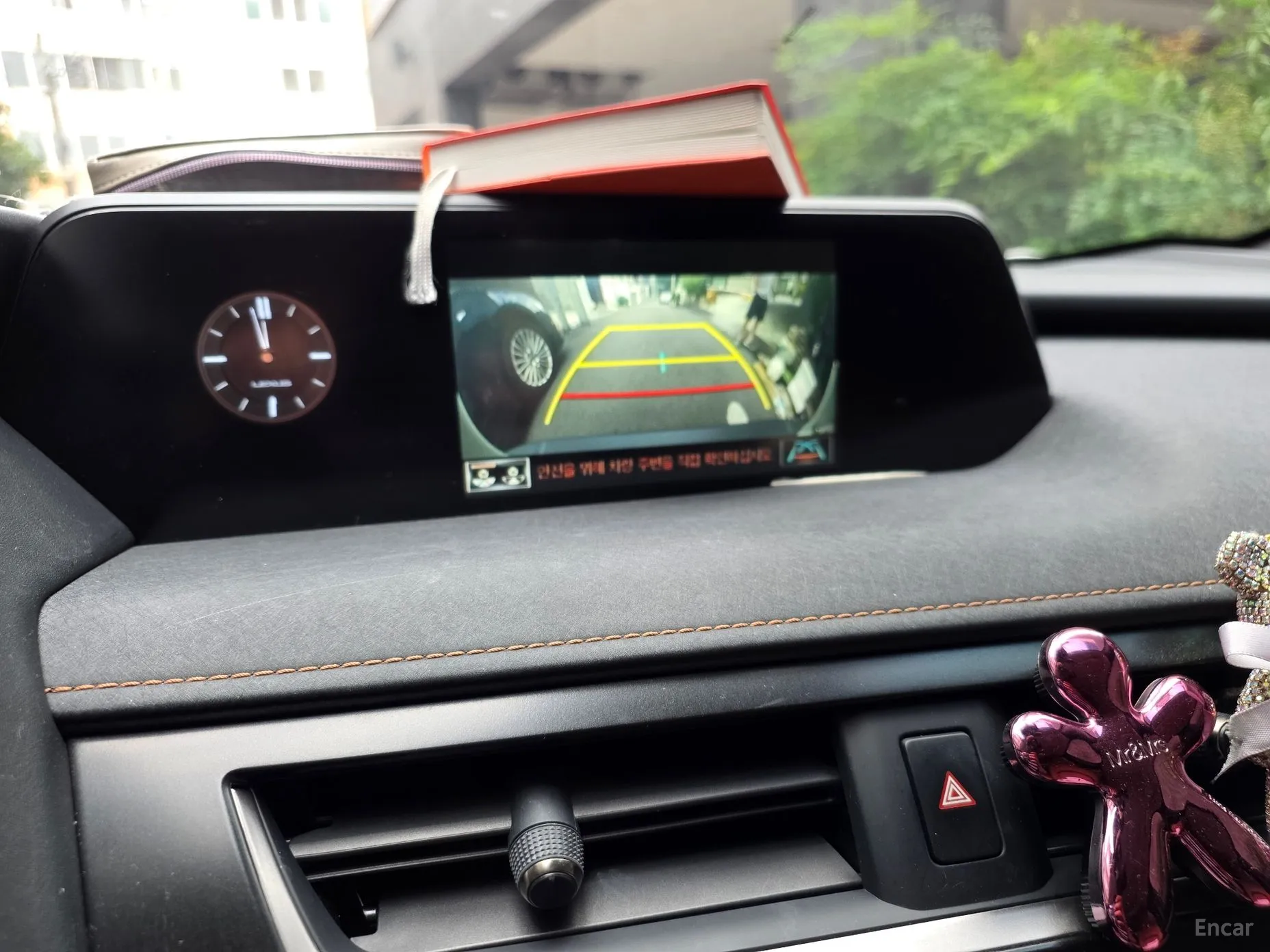 Lexus UX250h превью 16