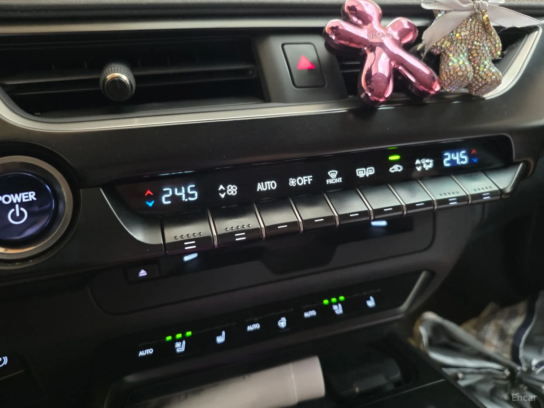 Lexus UX250h превью 17