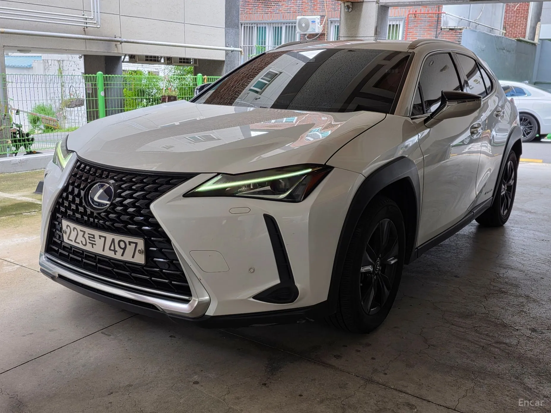 Lexus UX250h превью 3